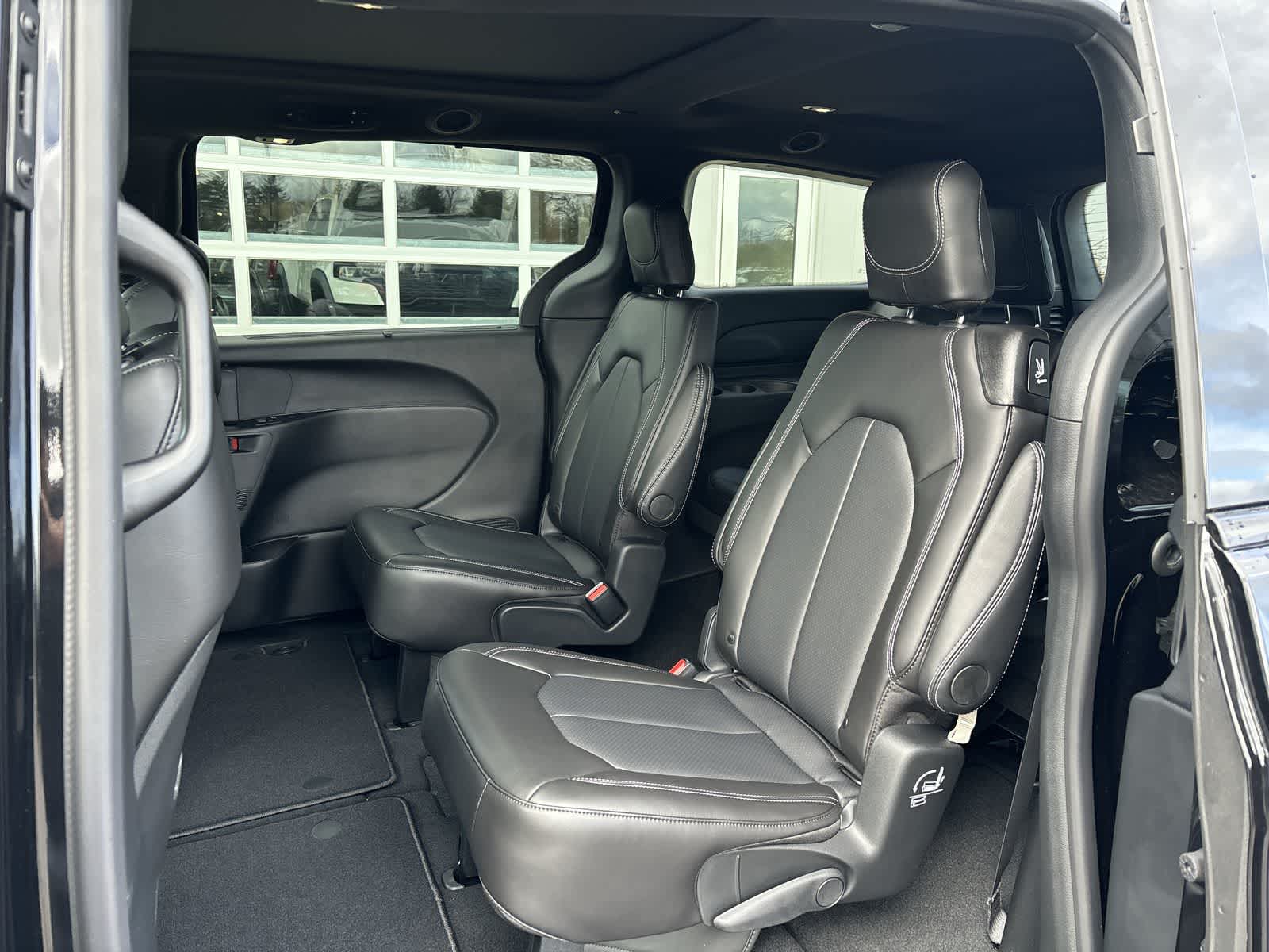 Thumbnail: 2026 Chrysler Pacifica - 7