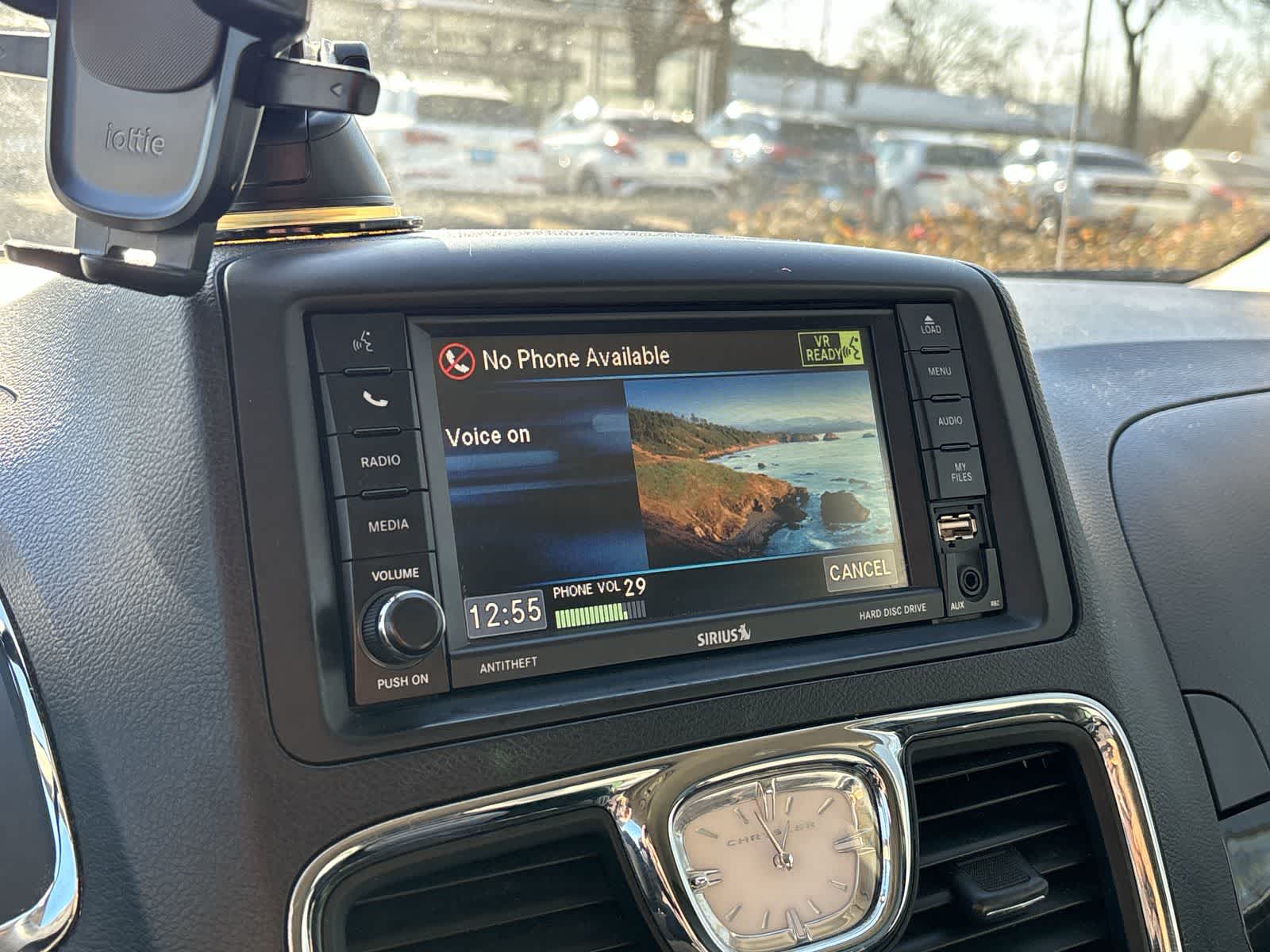 Thumbnail: 2016 Chrysler Town & Country - 13