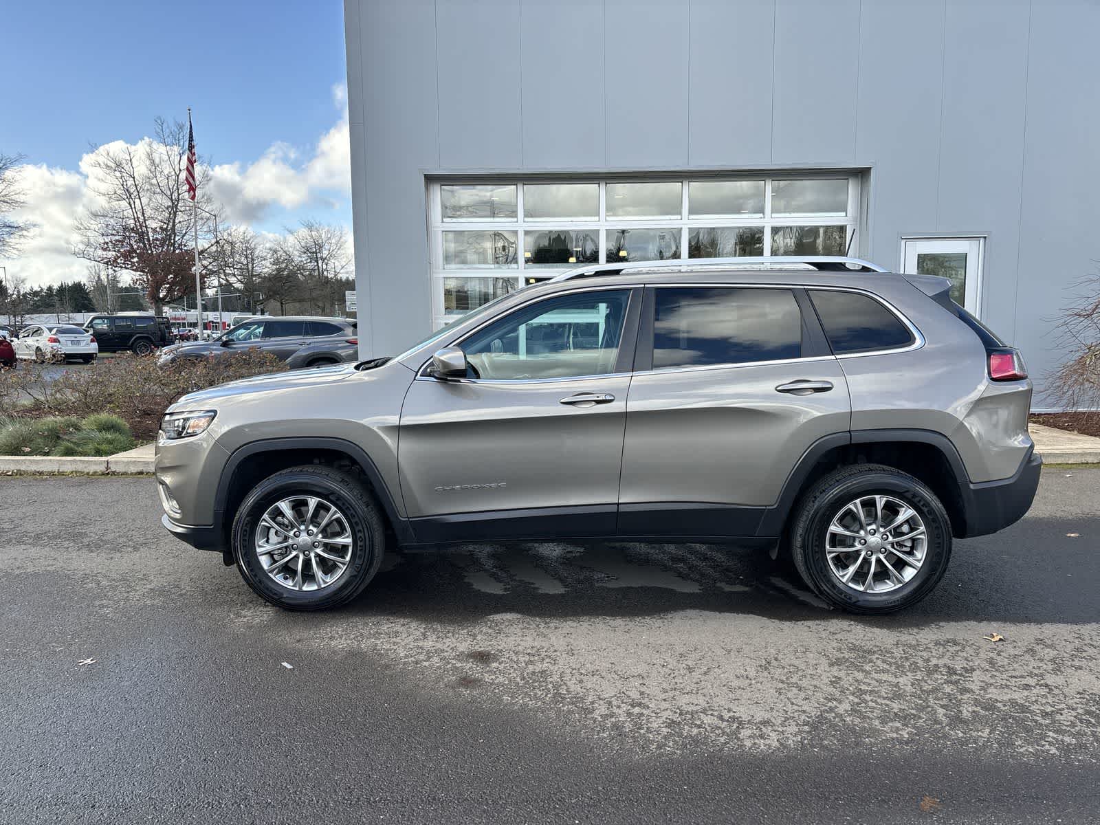 Thumbnail: 2019 Jeep Cherokee - 2