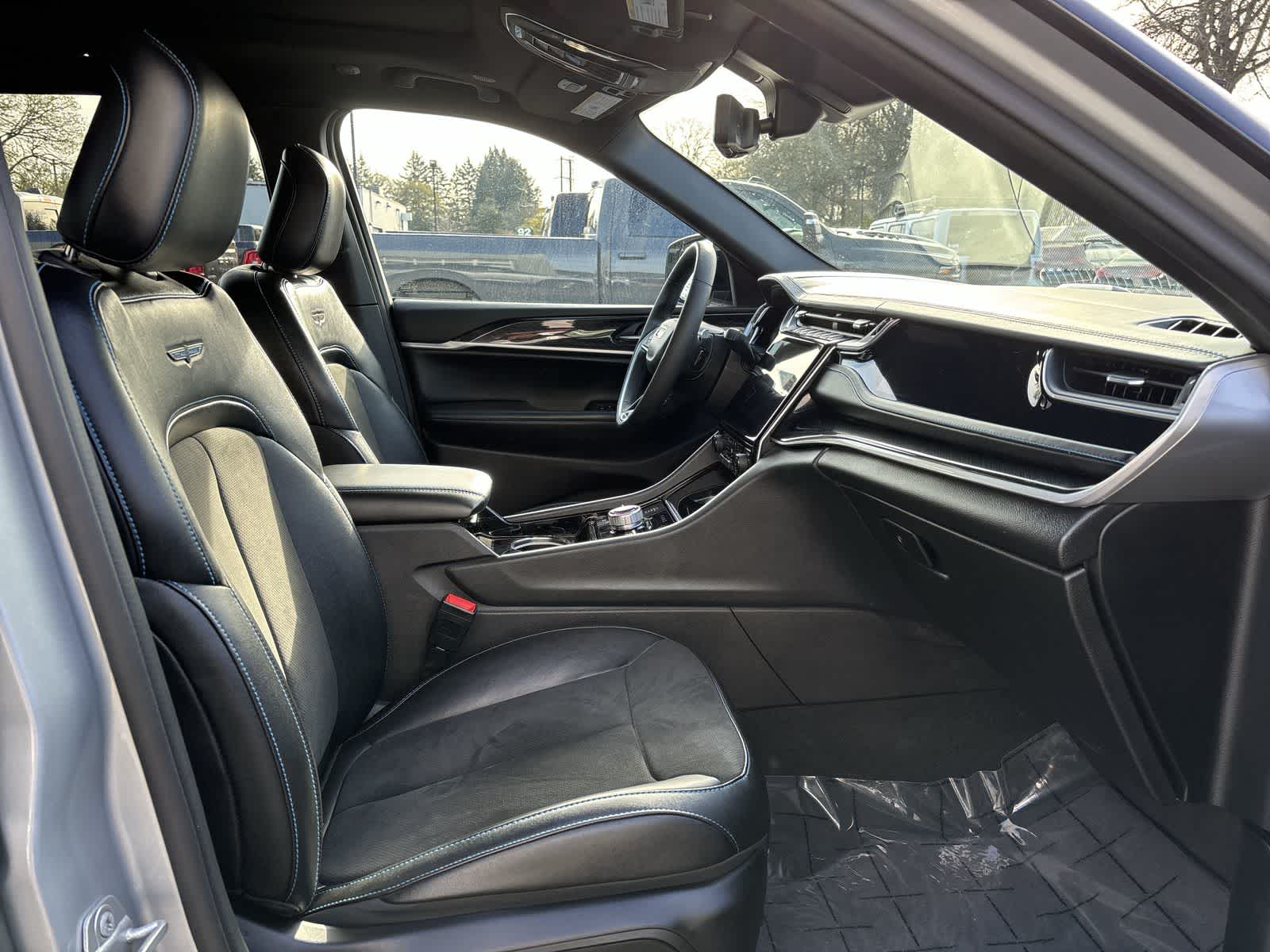 Thumbnail: 2022 Jeep Grand Cherokee - 6