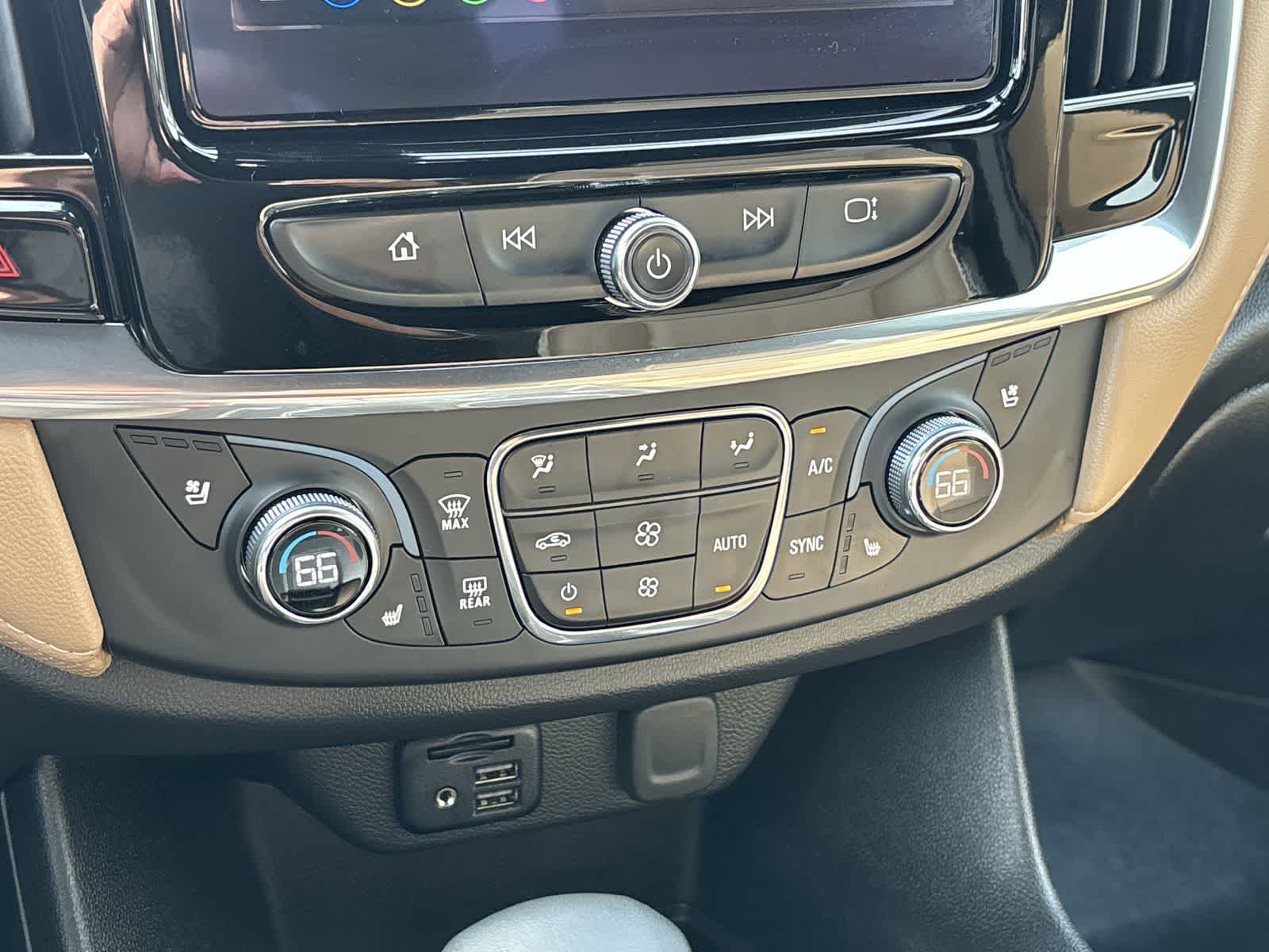 Thumbnail: 2023 Chevrolet Traverse - 25