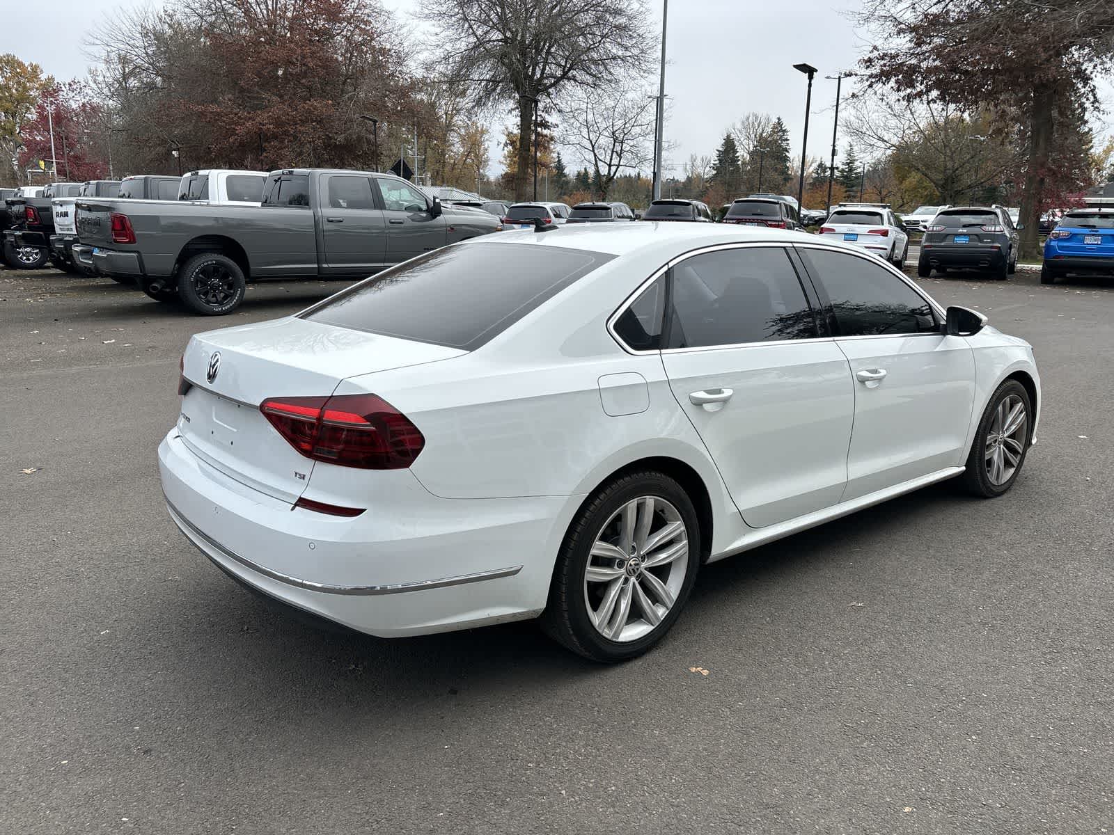 Thumbnail: 2018 Volkswagen Passat - 4