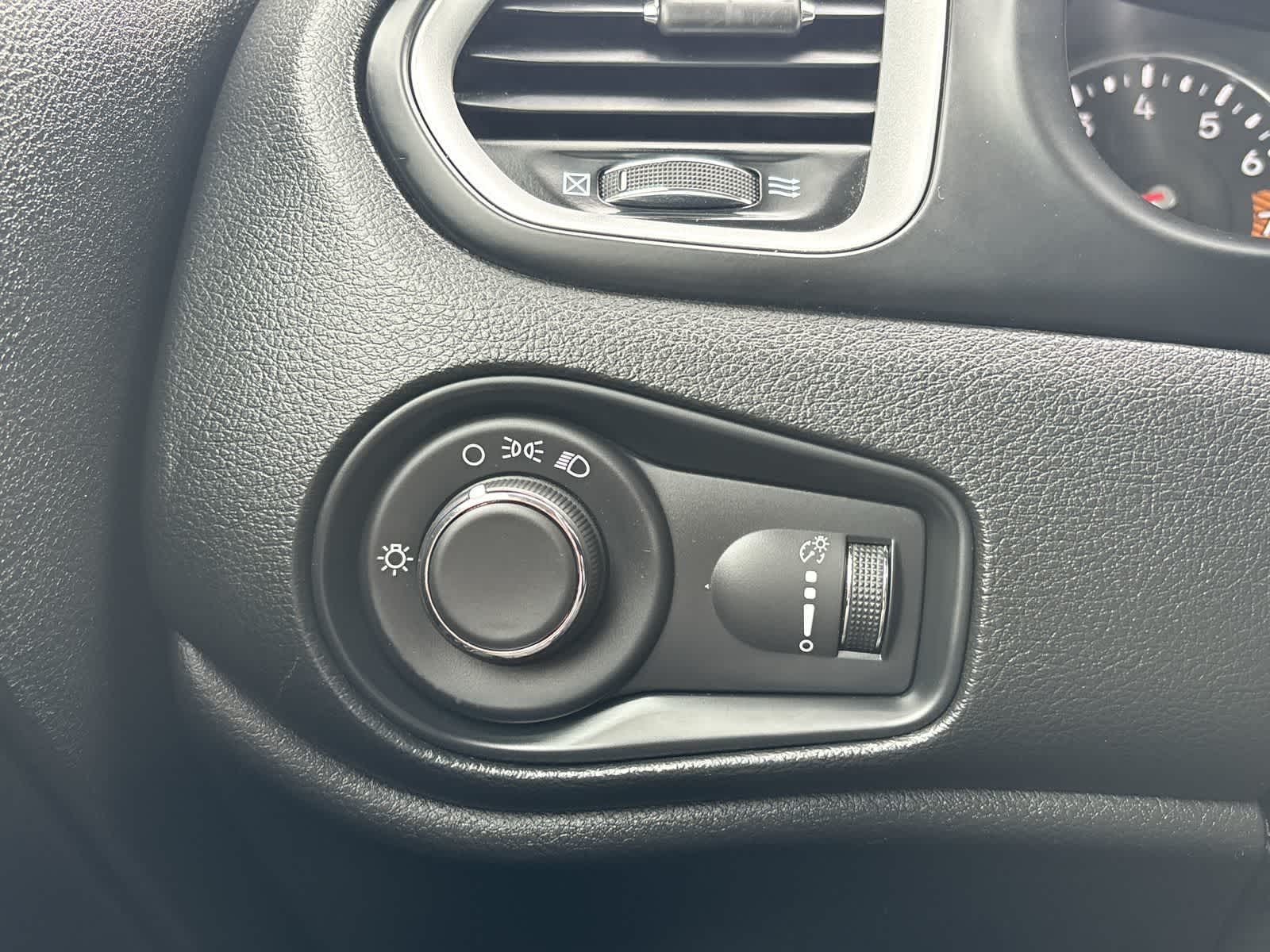 Thumbnail: 2021 Jeep Renegade - 16