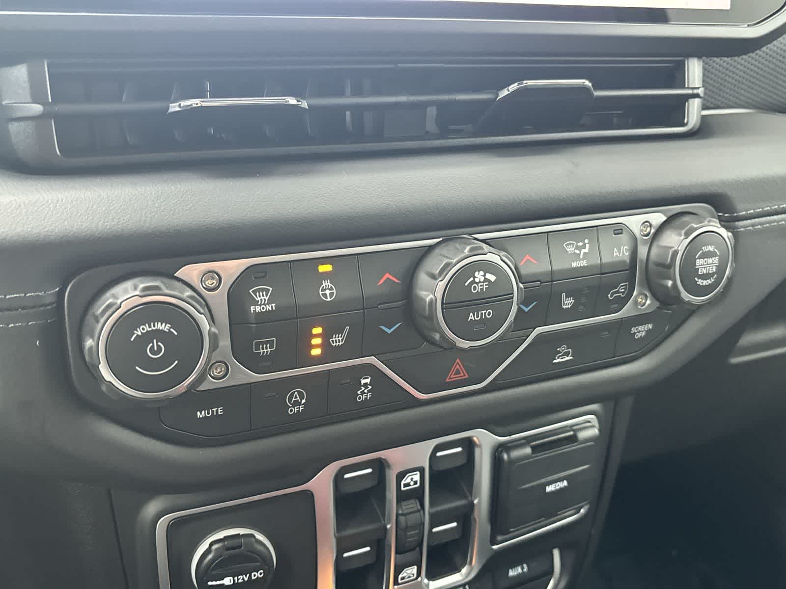 Thumbnail: 2026 Jeep Gladiator - 25