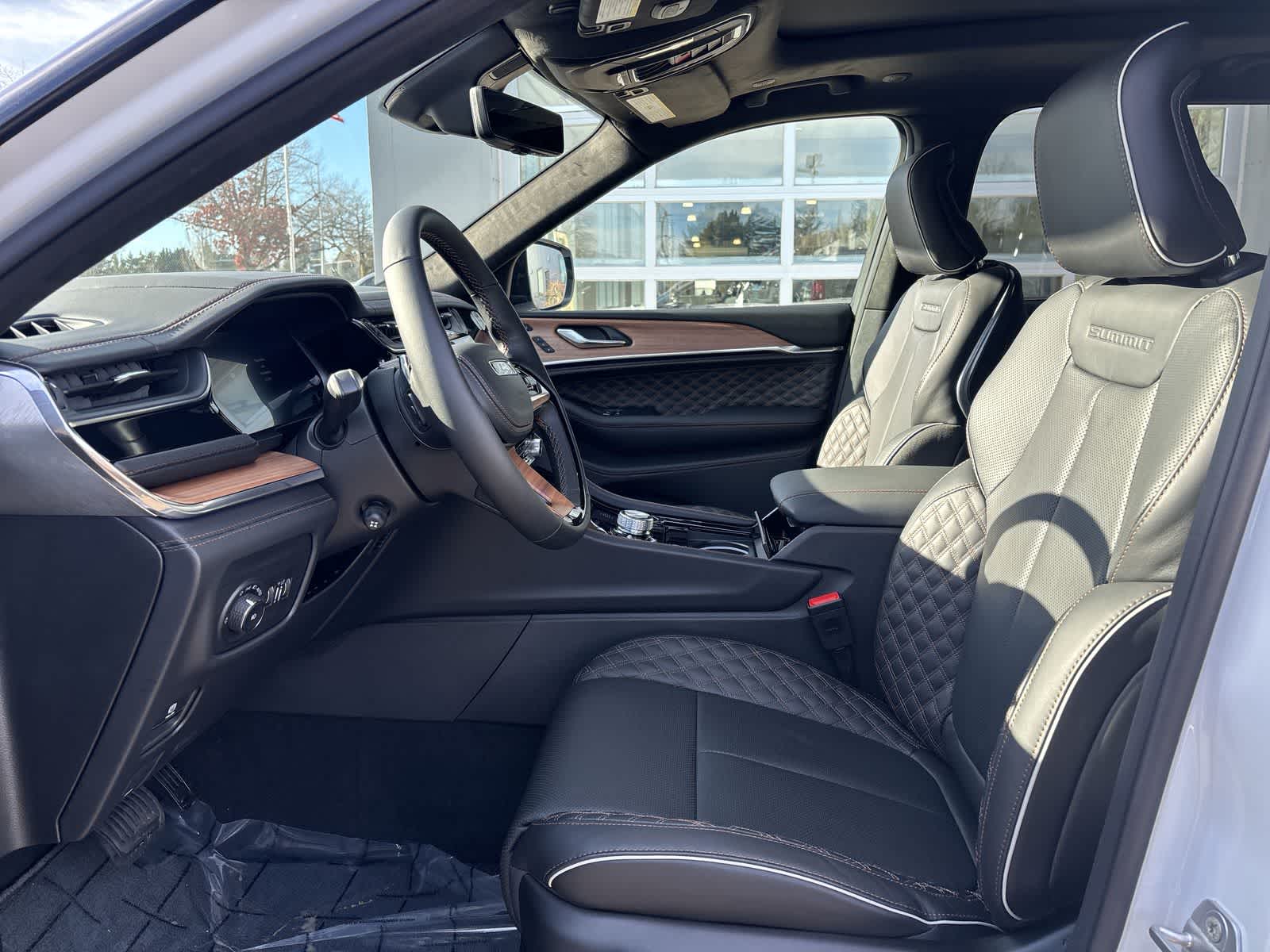 Thumbnail: 2025 Jeep Grand Cherokee L - 9