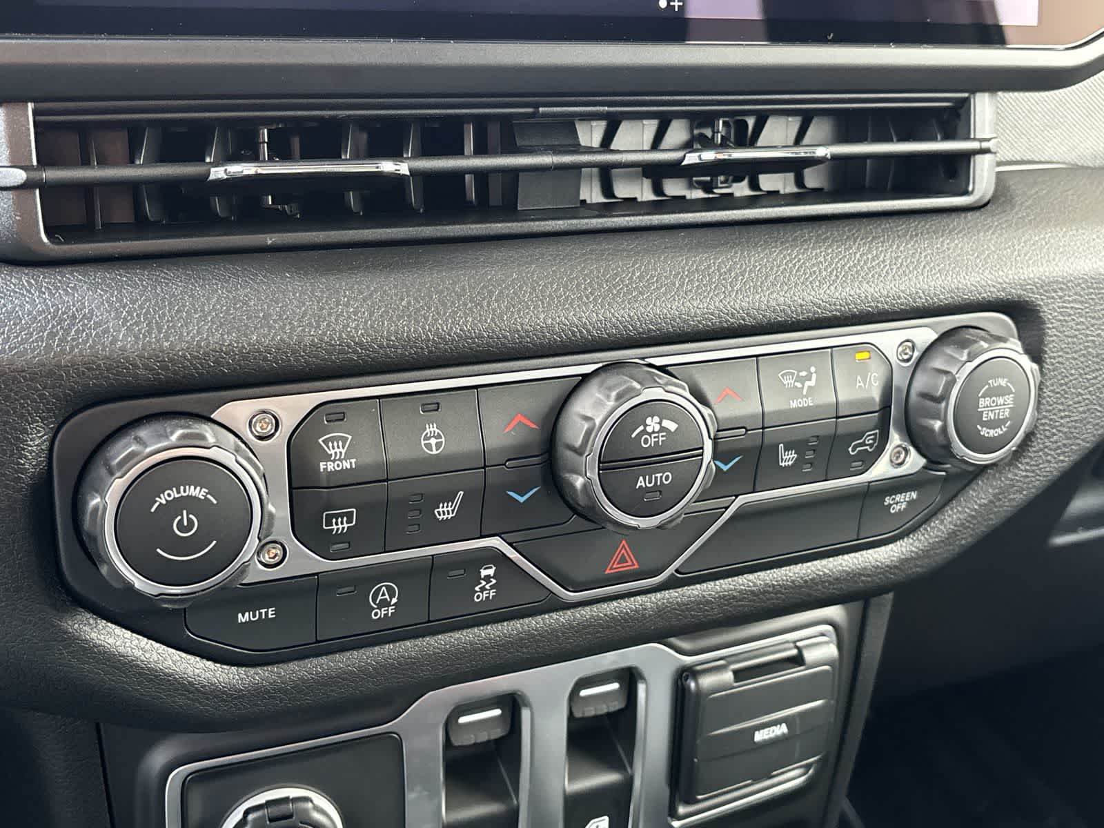 Thumbnail: 2026 Jeep Wrangler - 20