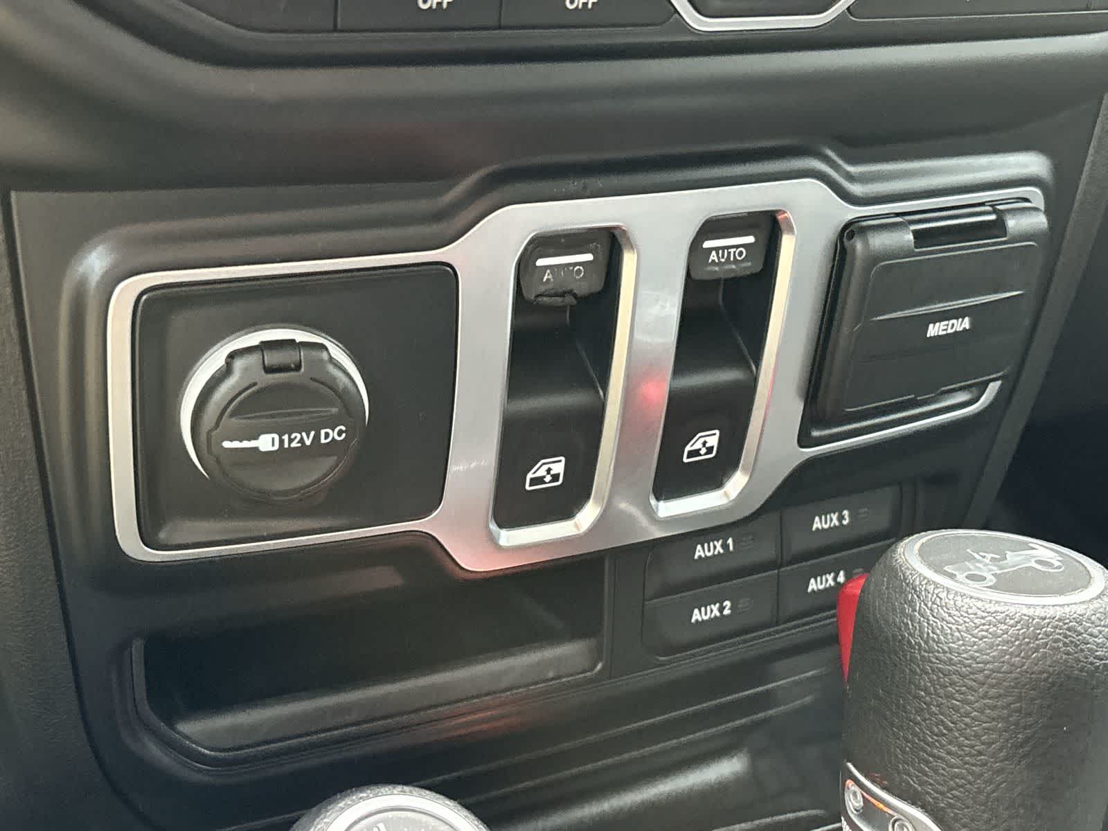 Thumbnail: 2019 Jeep Wrangler - 26