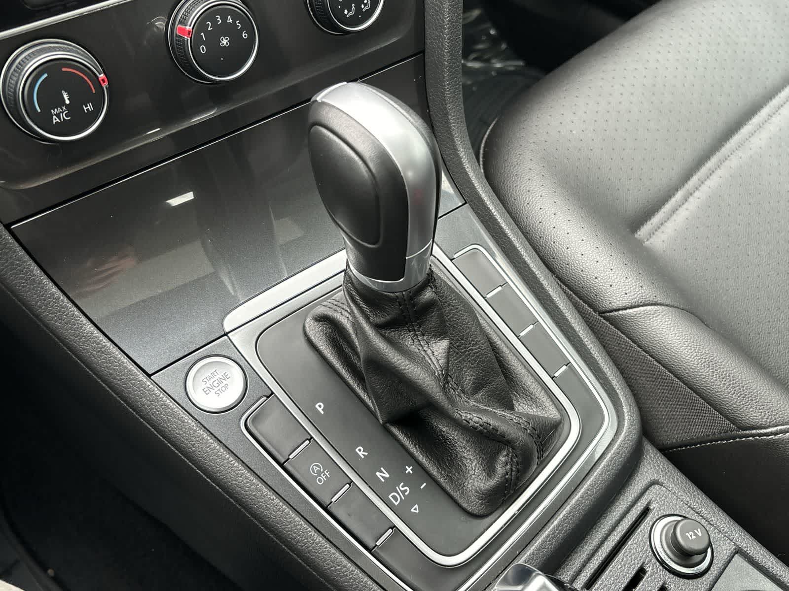 Thumbnail: 2019 Volkswagen Golf - 23