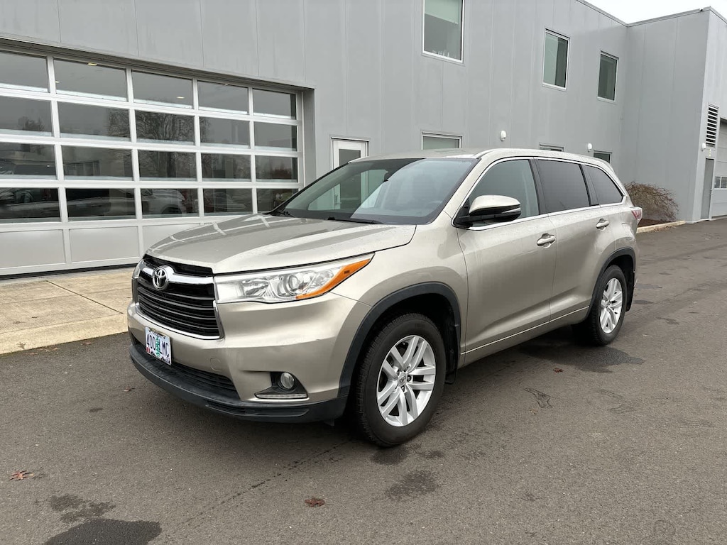 Used 2014 Toyota Highlander LE V6 SUV