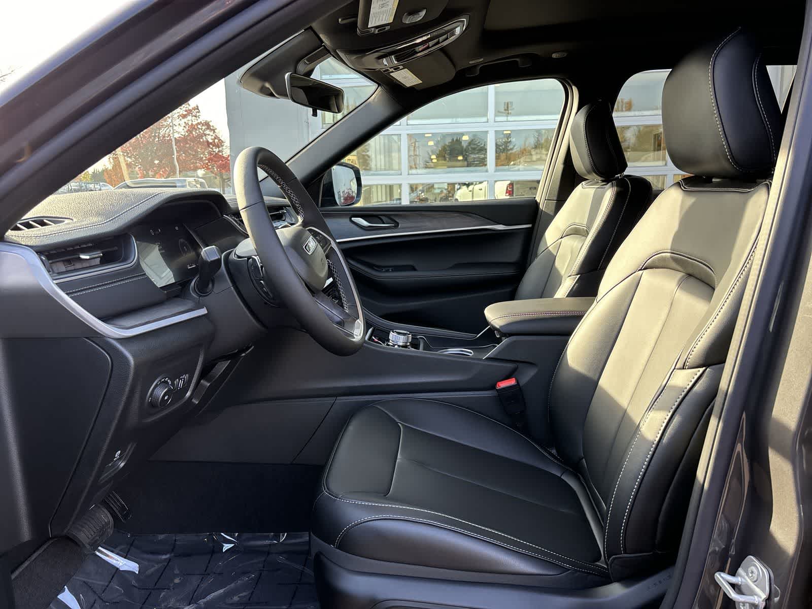 Thumbnail: 2025 Jeep Grand Cherokee - 8