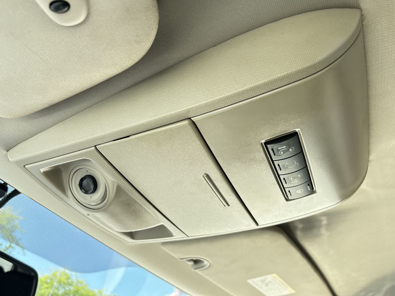 Thumbnail: 2016 Chrysler Town & Country - 26