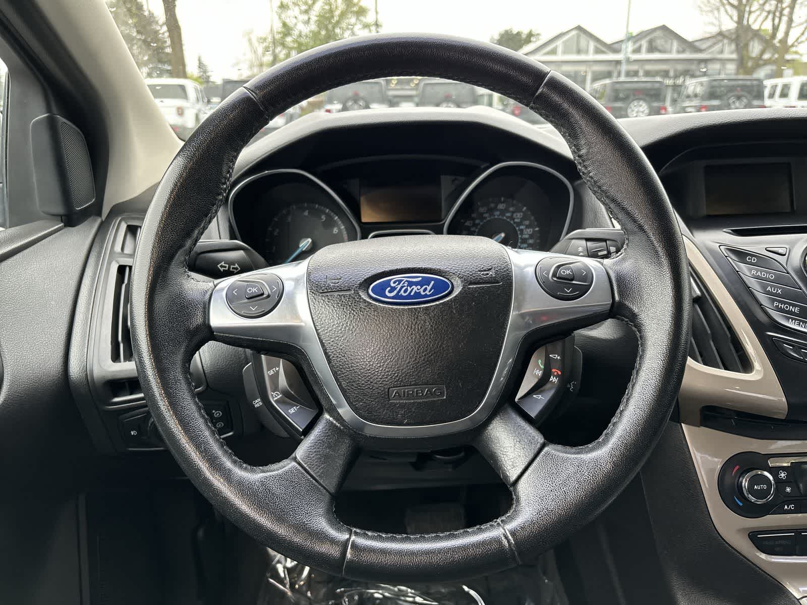 2012 Ford Focus SEL 24