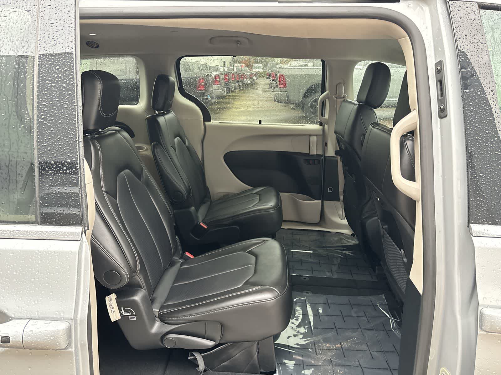 Thumbnail: 2024 Chrysler Pacifica - 10