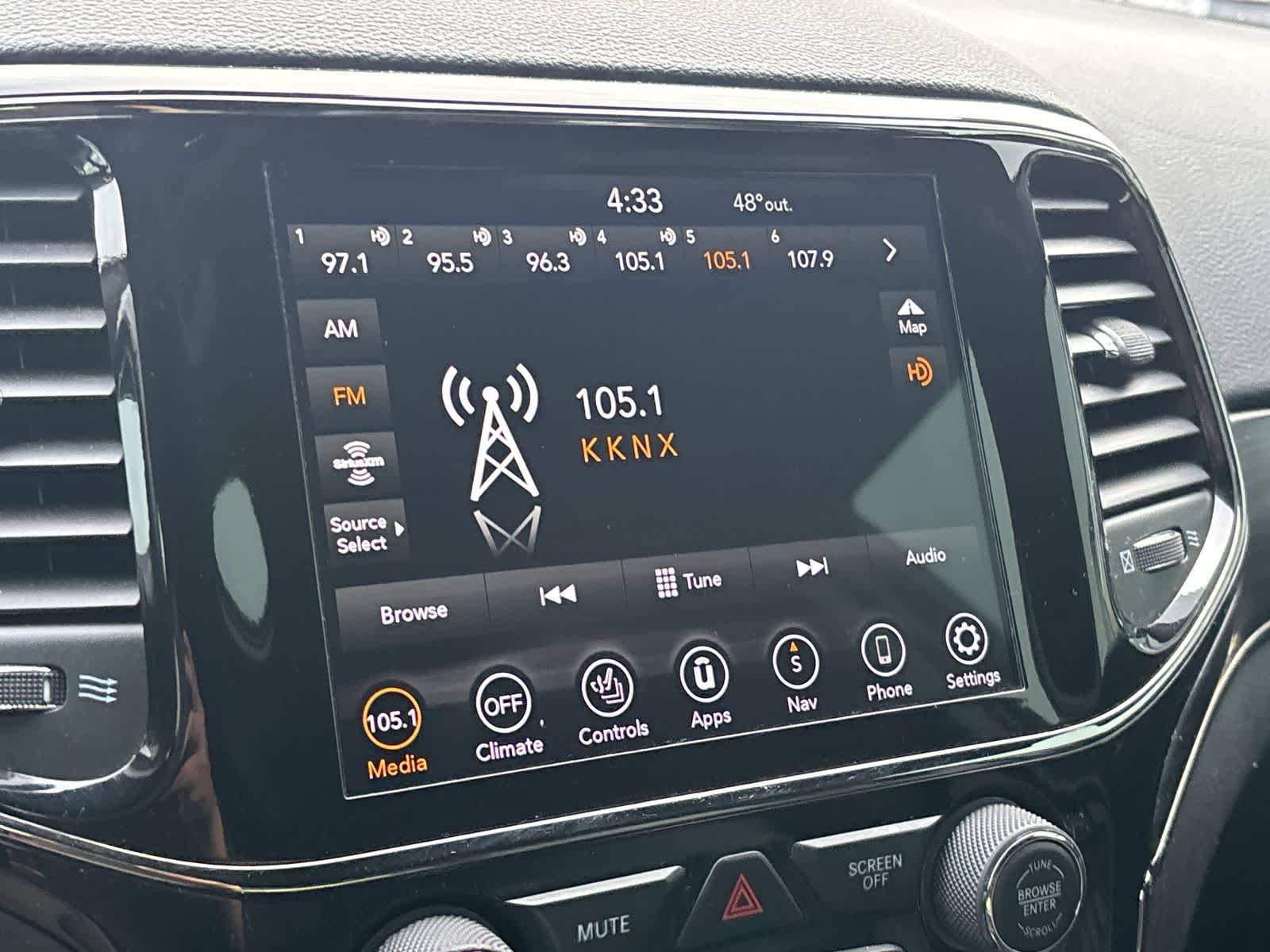 Thumbnail: 2020 Jeep Grand Cherokee - 12