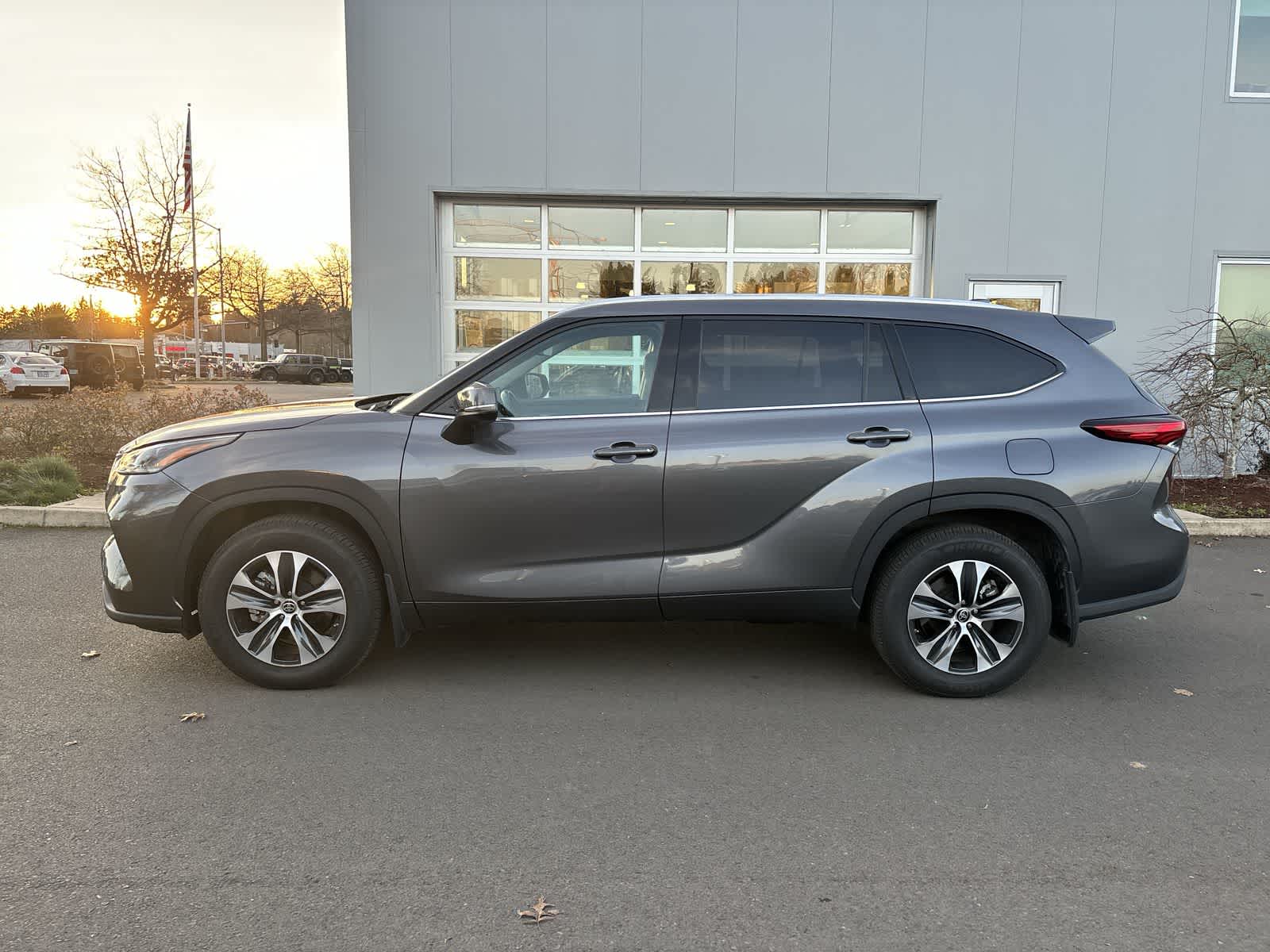 Thumbnail: 2021 Toyota Highlander - 2