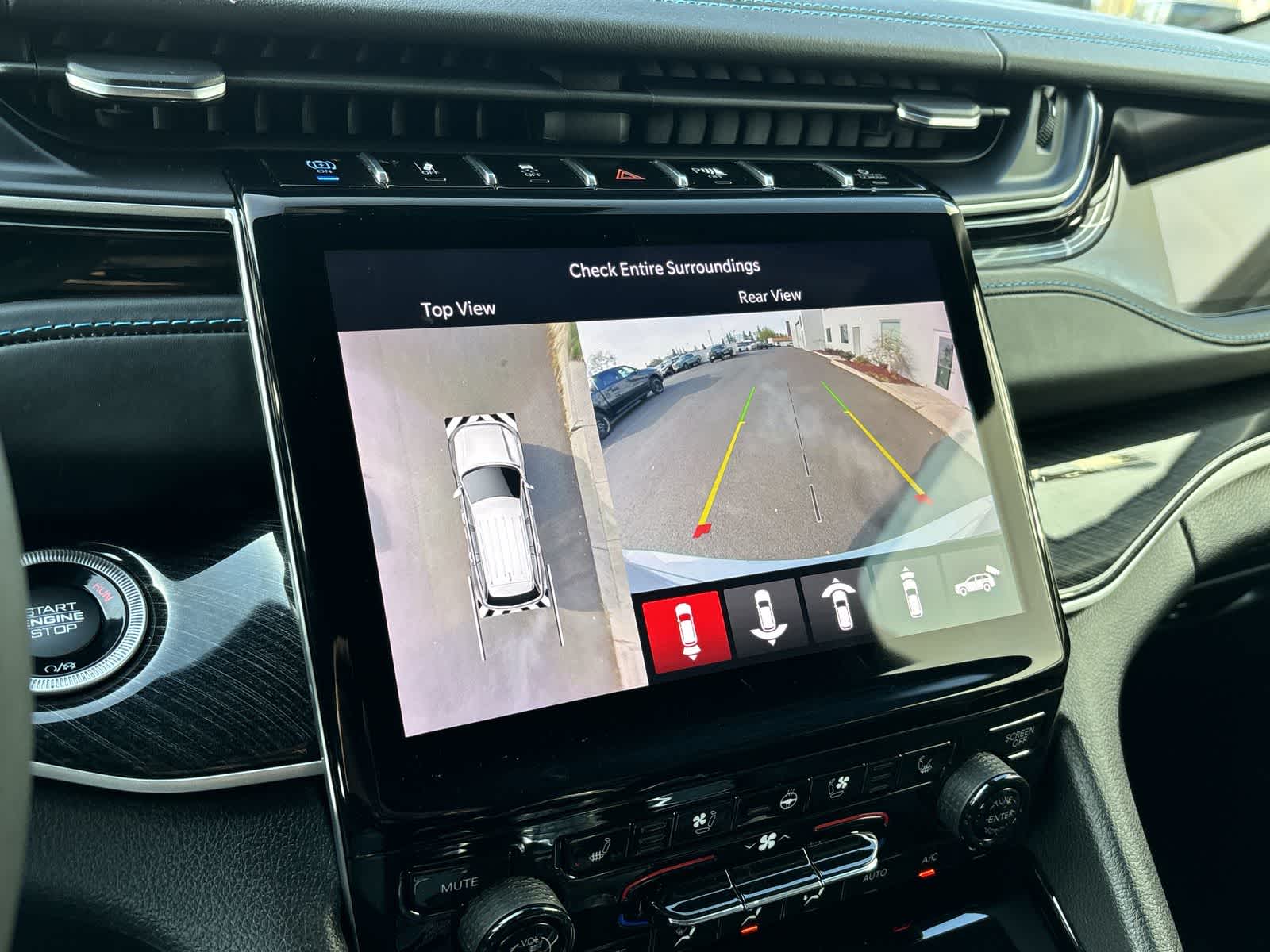 Thumbnail: 2022 Jeep Grand Cherokee - 25