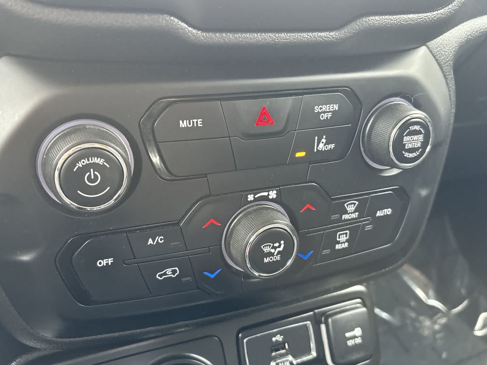 Thumbnail: 2021 Jeep Renegade - 24