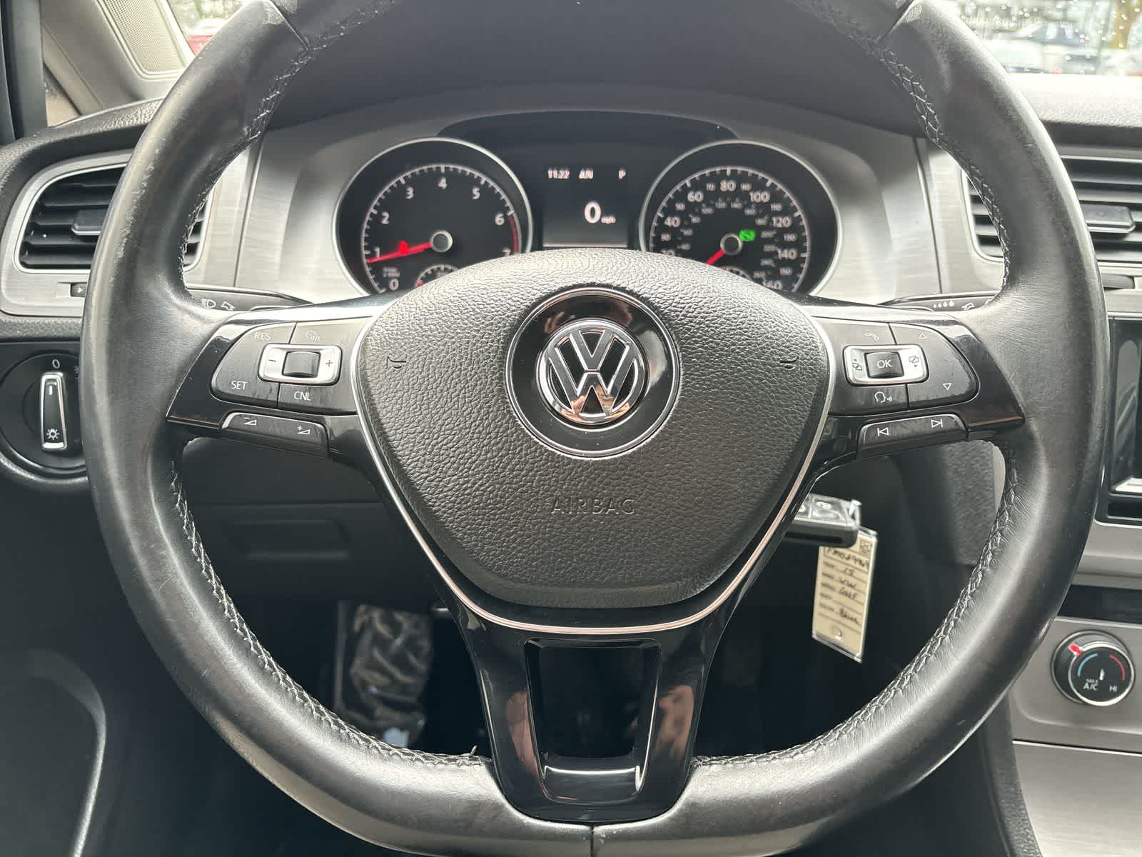 2015 Volkswagen Golf R 16
