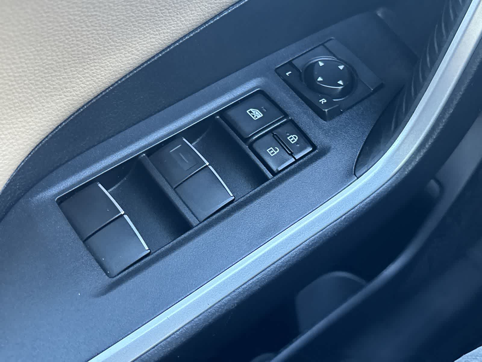 Thumbnail: 2020 Toyota RAV4 - 29