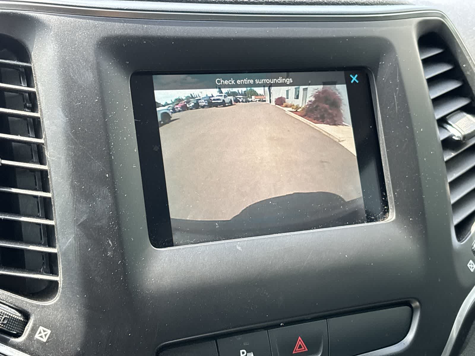 Thumbnail: 2019 Jeep Cherokee - 20