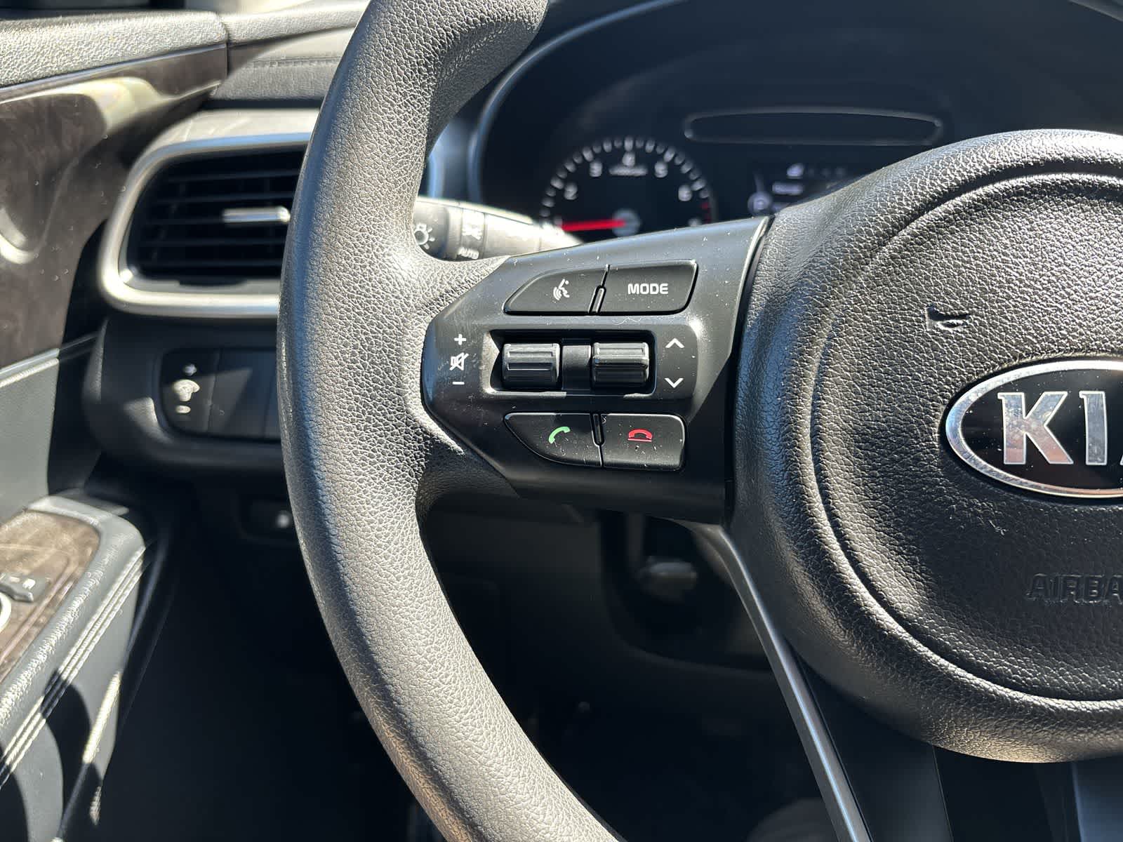 Thumbnail: 2016 Kia Sorento - 12