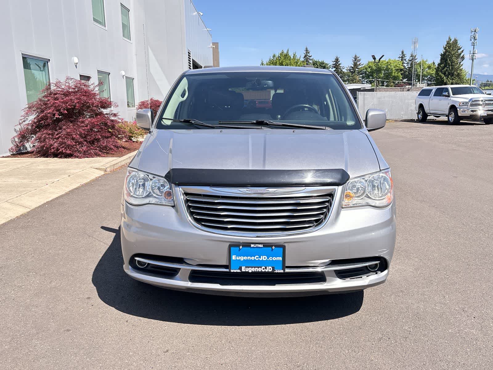 Thumbnail: 2016 Chrysler Town & Country - 8