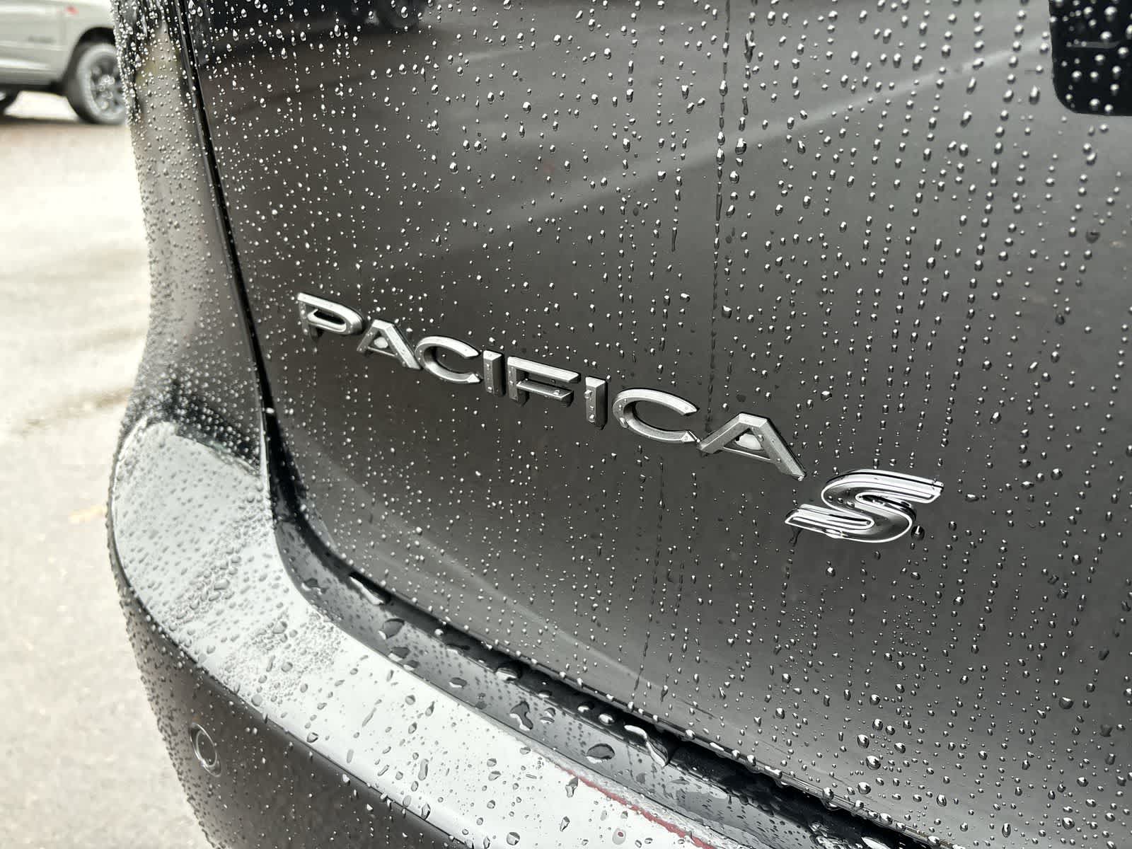 Thumbnail: 2026 Chrysler Pacifica - 4