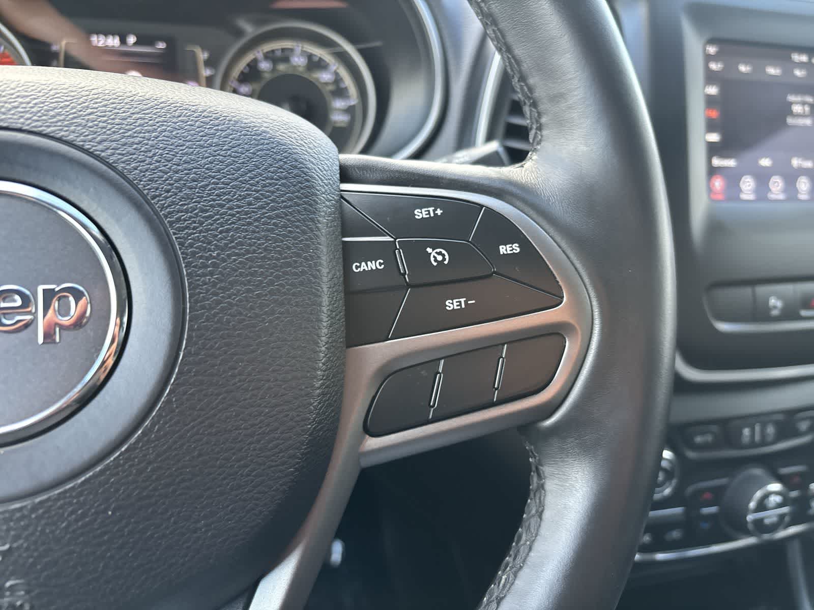 Thumbnail: 2019 Jeep Cherokee - 12