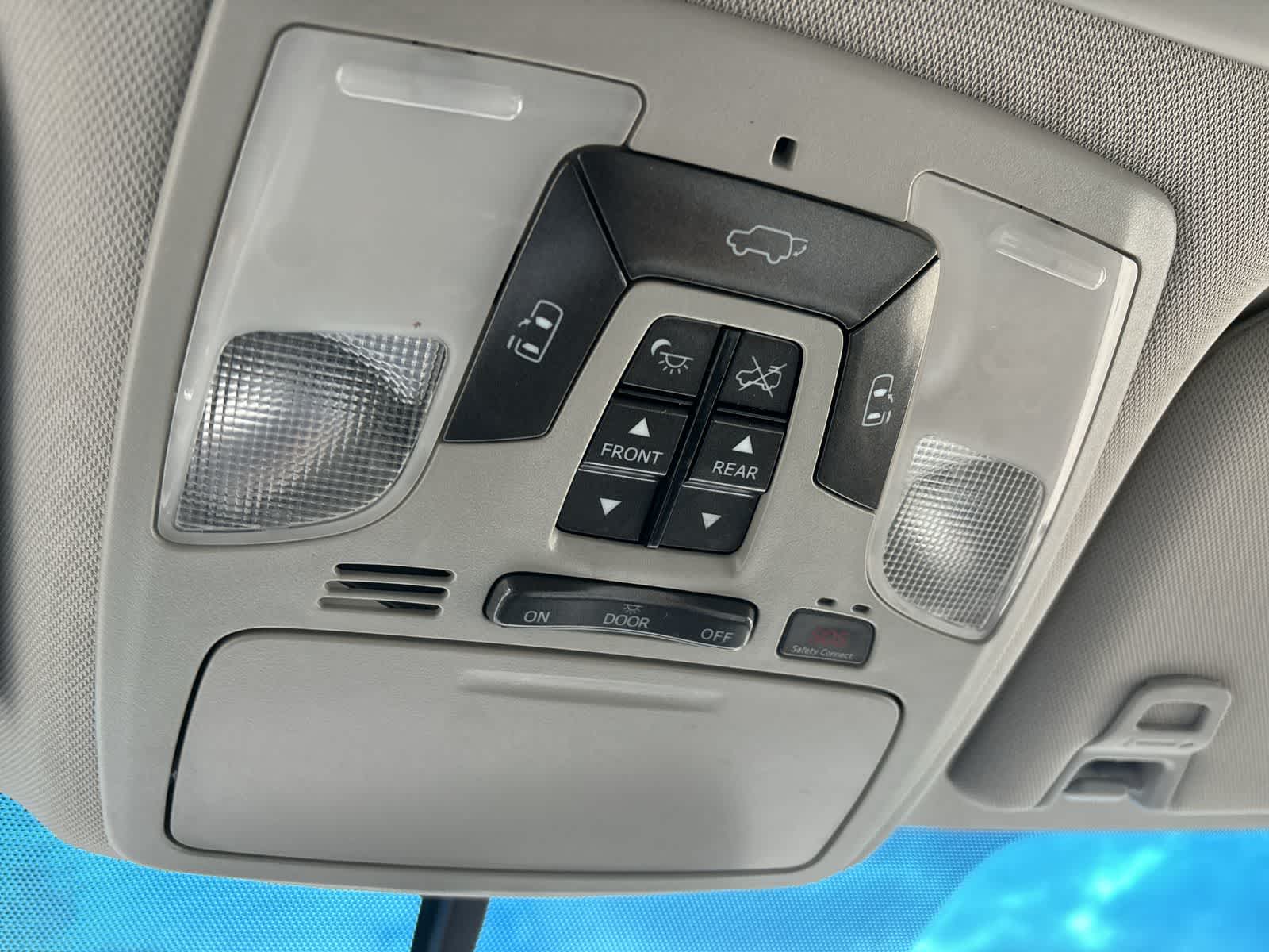 Thumbnail: 2015 Toyota Sienna - 23