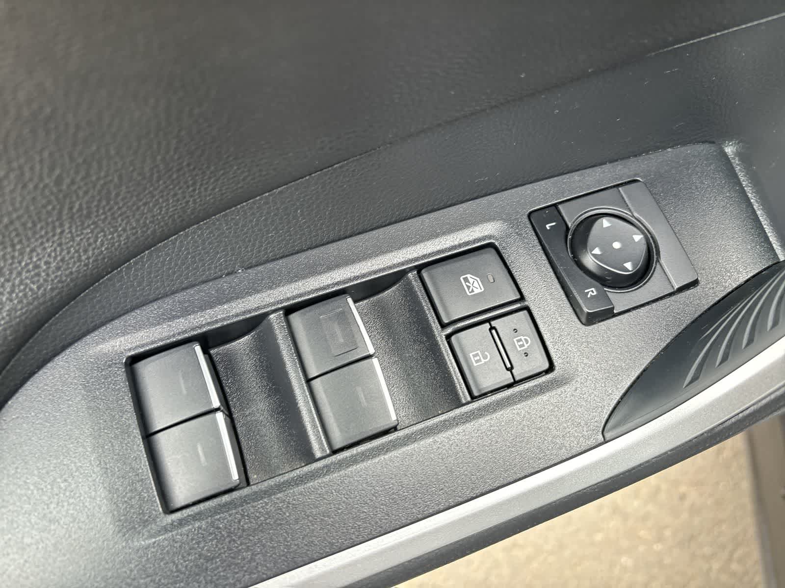 Thumbnail: 2022 Toyota RAV4 - 10