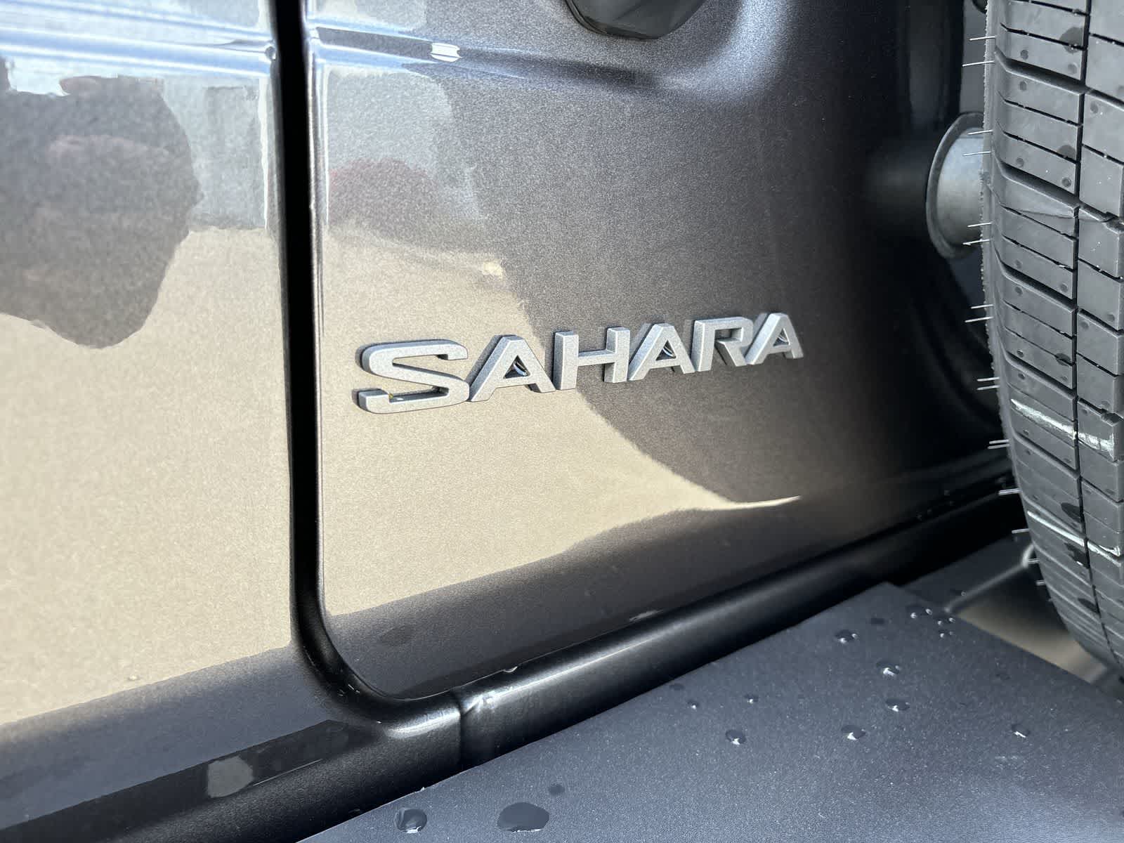 2025 Jeep Wrangler Sahara photo 4