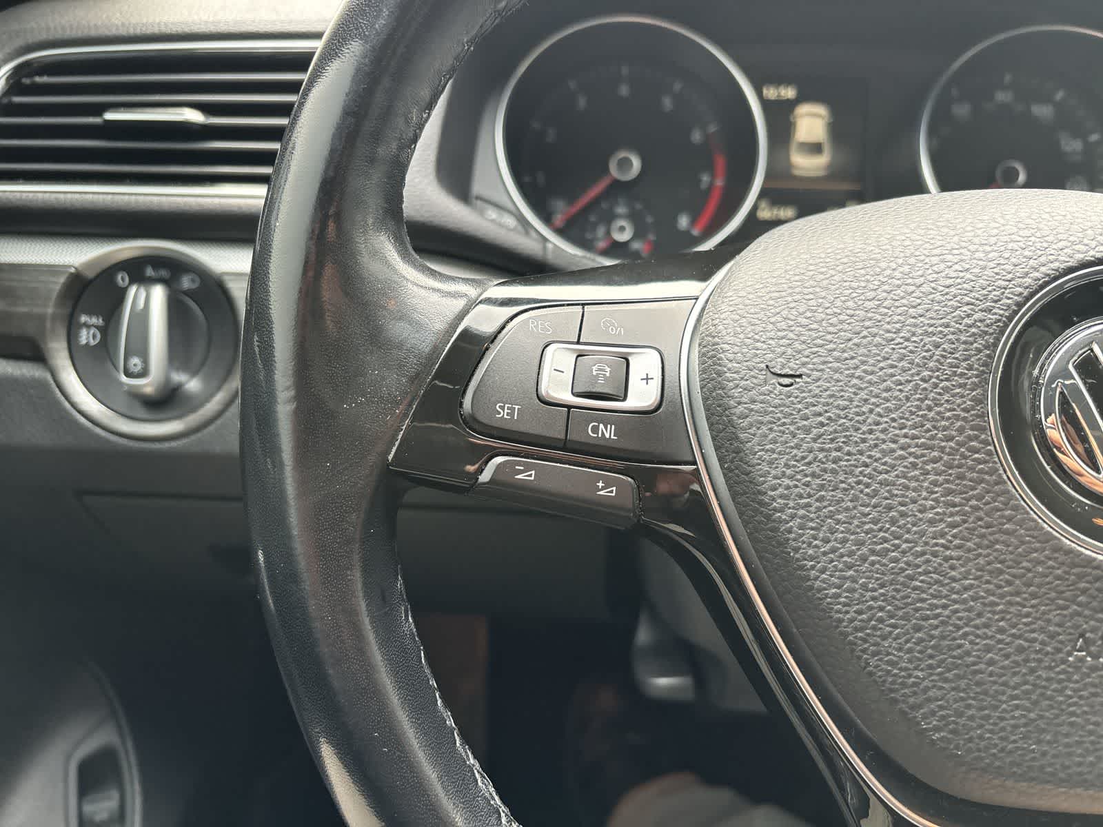 Thumbnail: 2018 Volkswagen Passat - 11