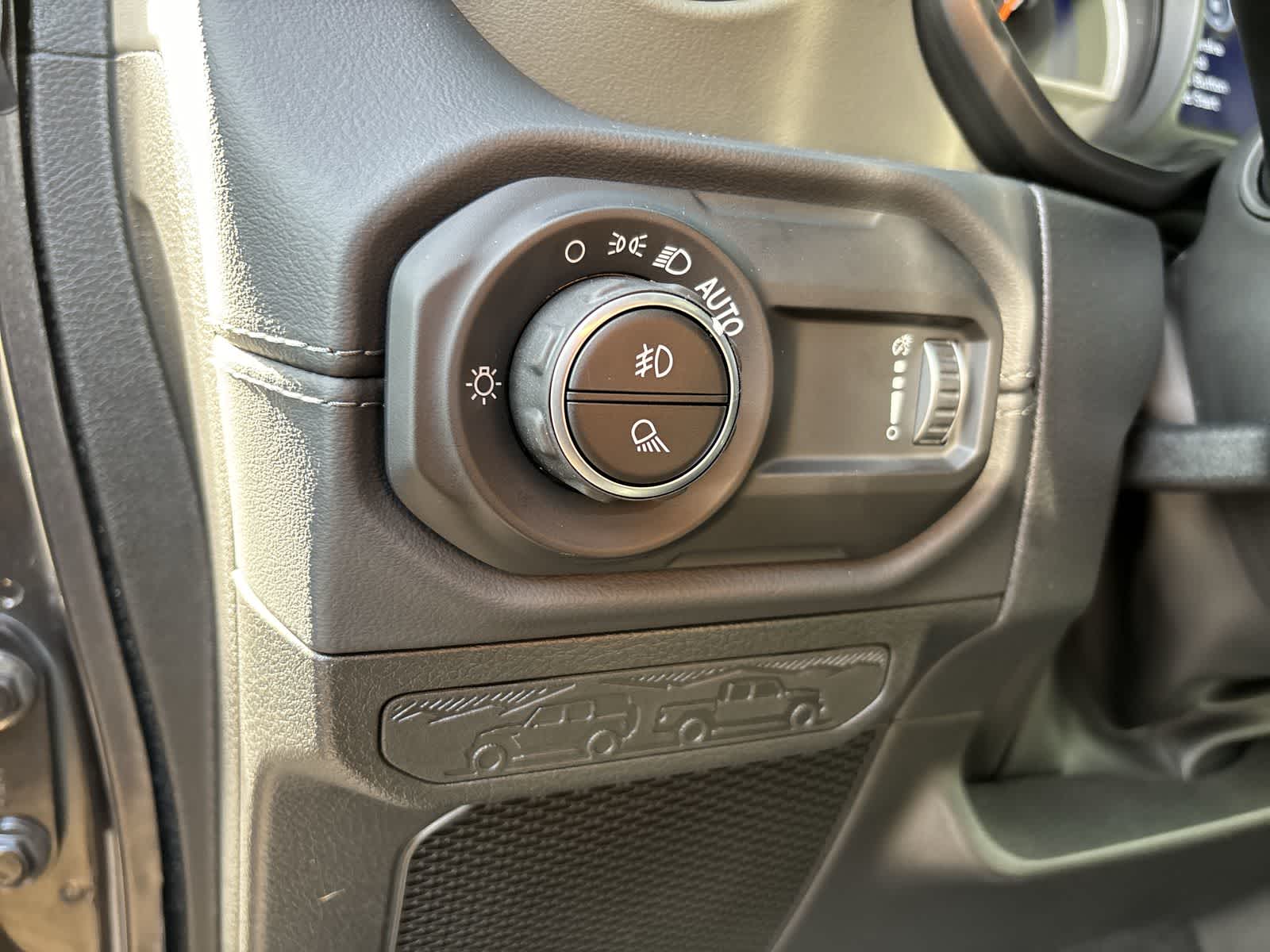 Thumbnail: 2025 Jeep Gladiator - 10