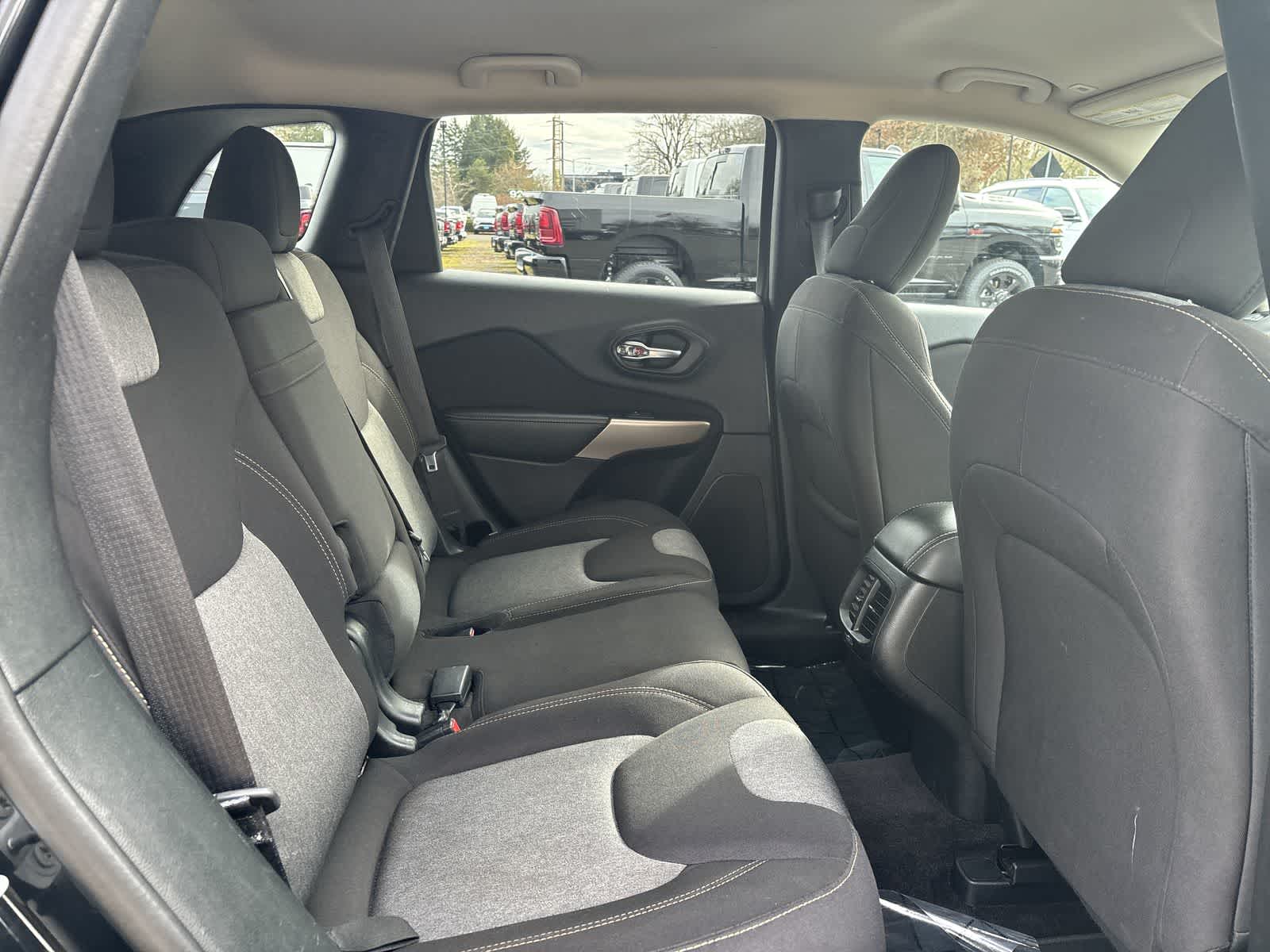 Thumbnail: 2018 Jeep Cherokee - 5