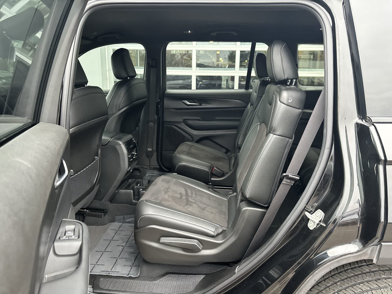 Thumbnail: 2023 Jeep Grand Cherokee - 11