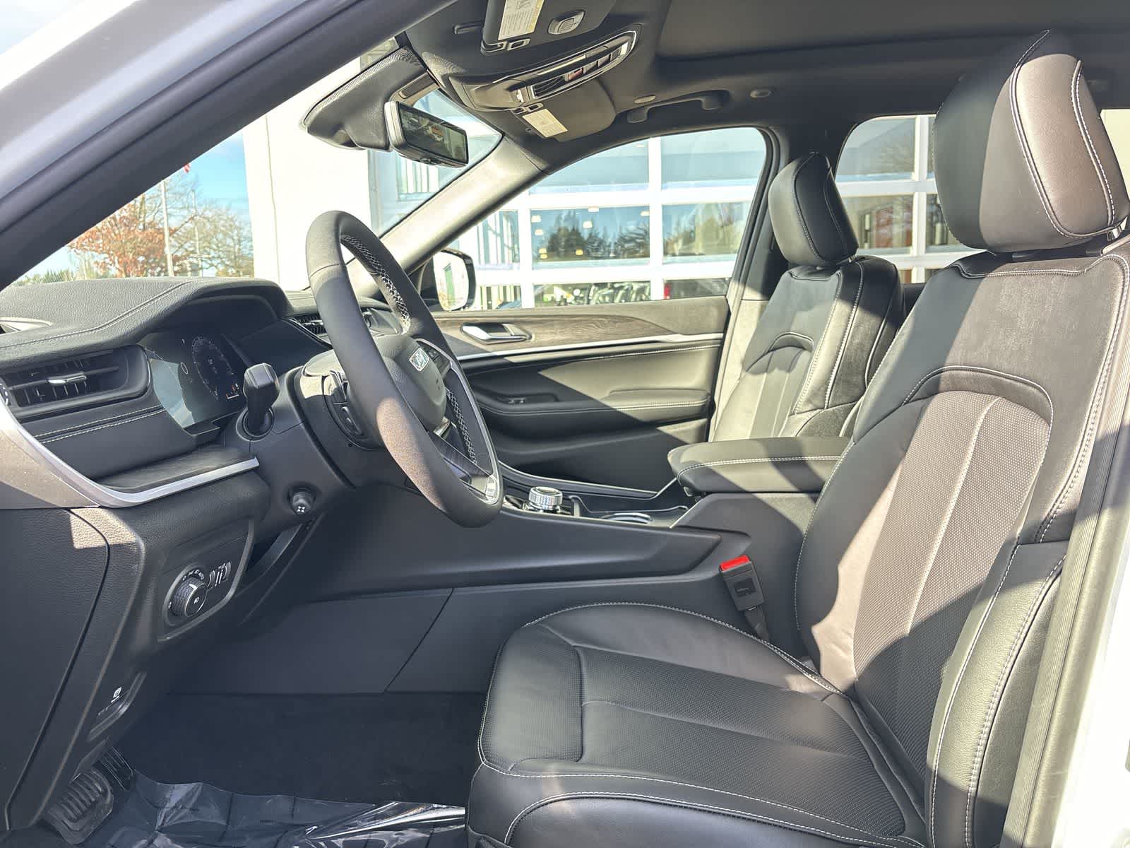 Thumbnail: 2026 Jeep Grand Cherokee - 8