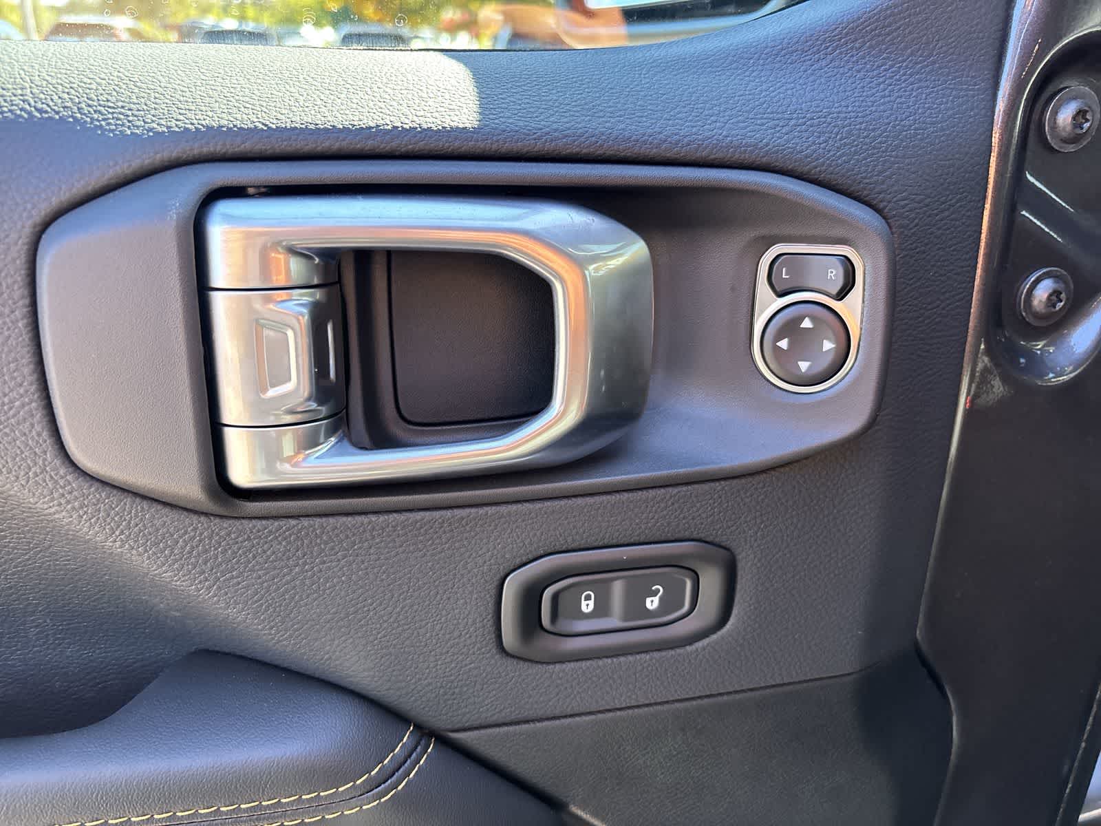 2027 Jeep Wrangler 4-Door Sahara - Photo 10