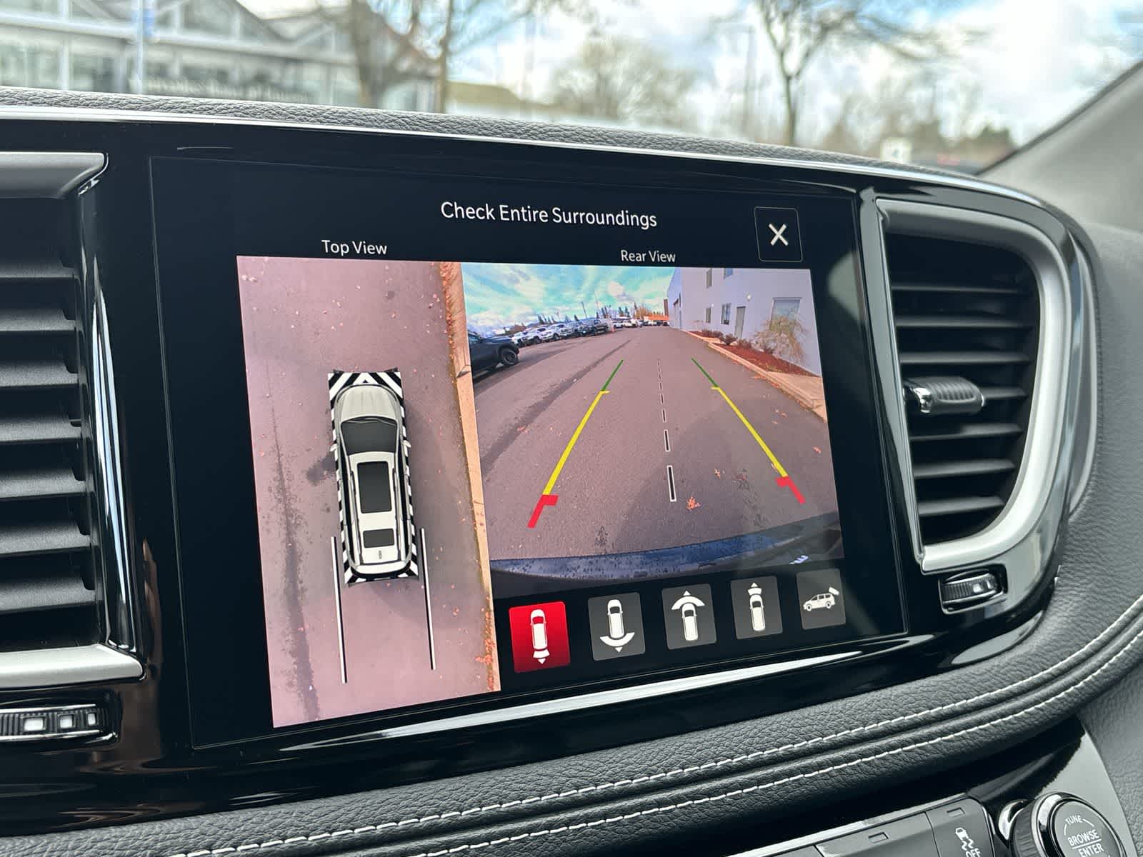 Thumbnail: 2026 Chrysler Pacifica - 19