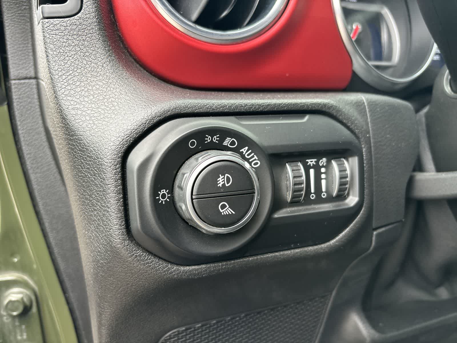 Thumbnail: 2021 Jeep Gladiator - 8