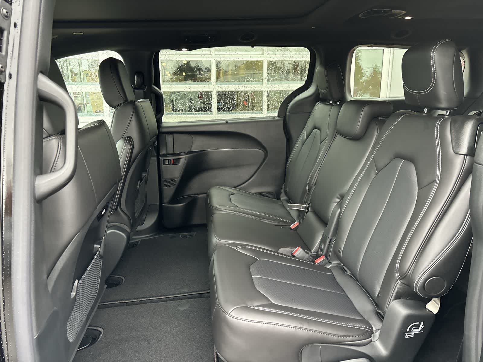 Thumbnail: 2026 Chrysler Pacifica - 9