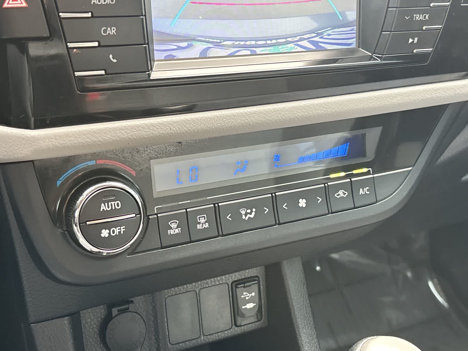 Thumbnail: 2015 Toyota Corolla - 23