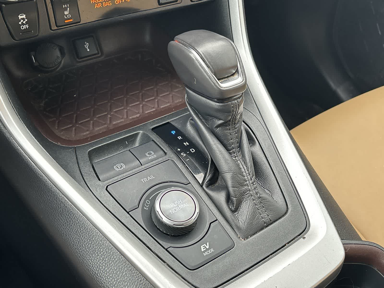 Thumbnail: 2020 Toyota RAV4 - 15