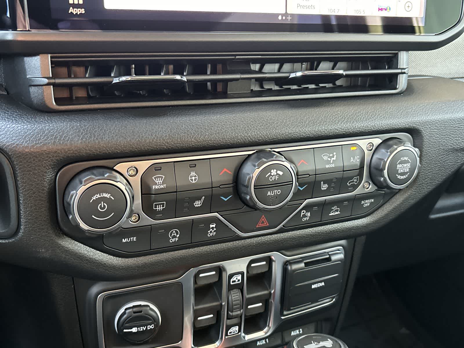 Thumbnail: 2026 Jeep Wrangler - 19