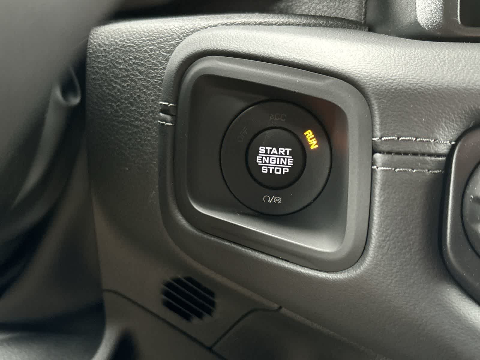 Thumbnail: 2025 Jeep Gladiator - 26