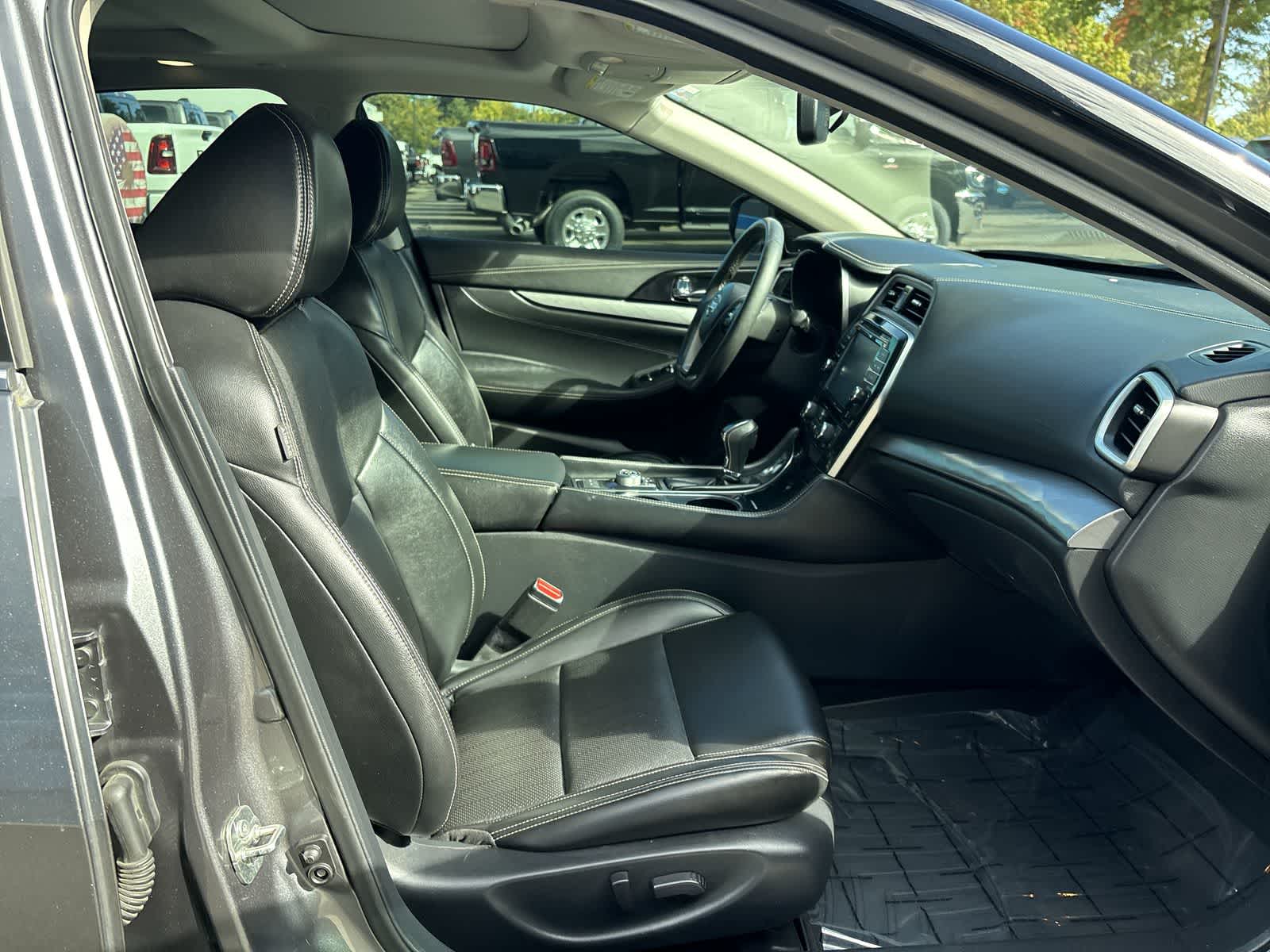2017 Nissan Maxima SL photo 4