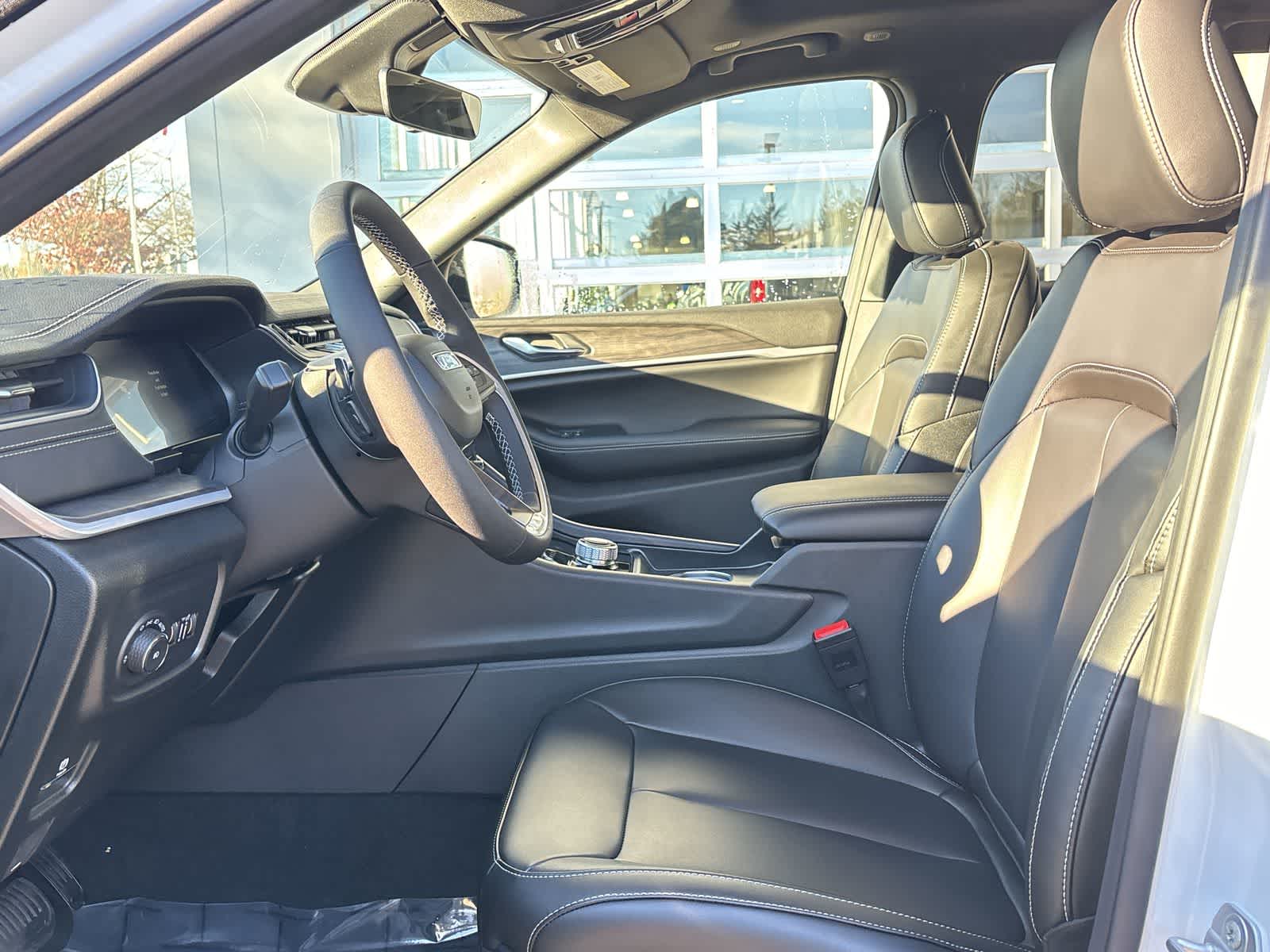 Thumbnail: 2025 Jeep Grand Cherokee - 7