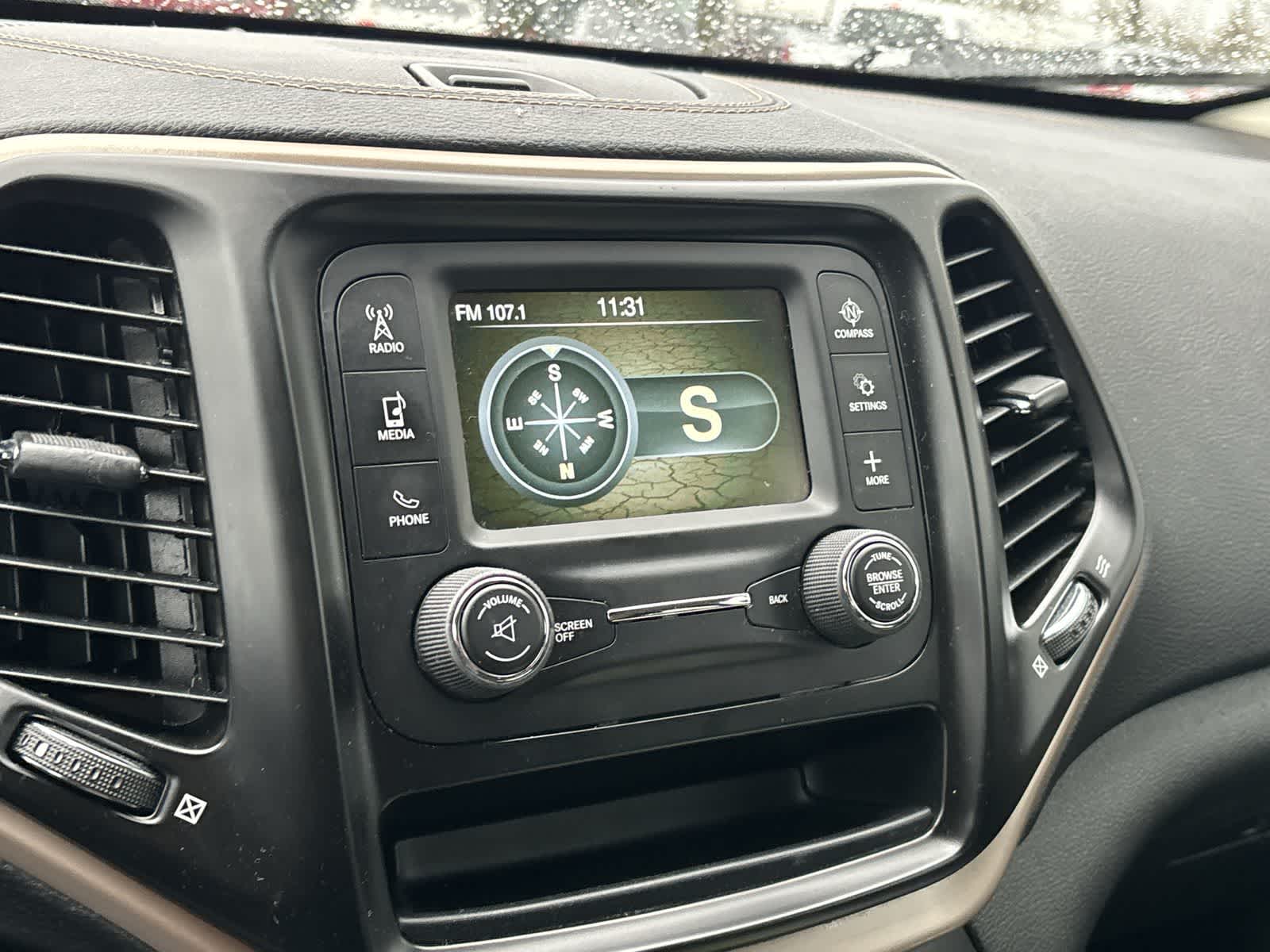 Thumbnail: 2018 Jeep Cherokee - 15