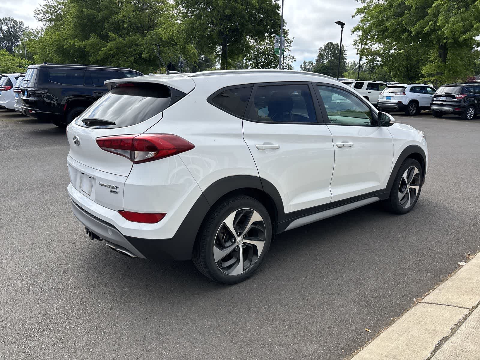 Thumbnail: 2017 Hyundai Tucson - 4
