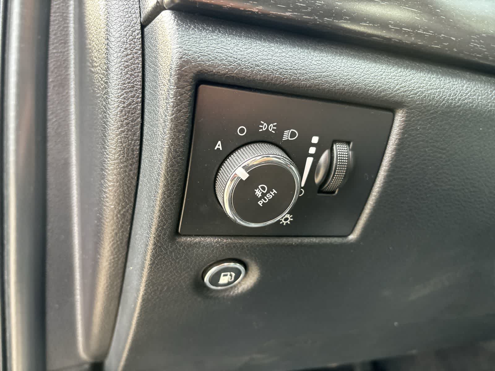 Thumbnail: 2015 Jeep Grand Cherokee - 9