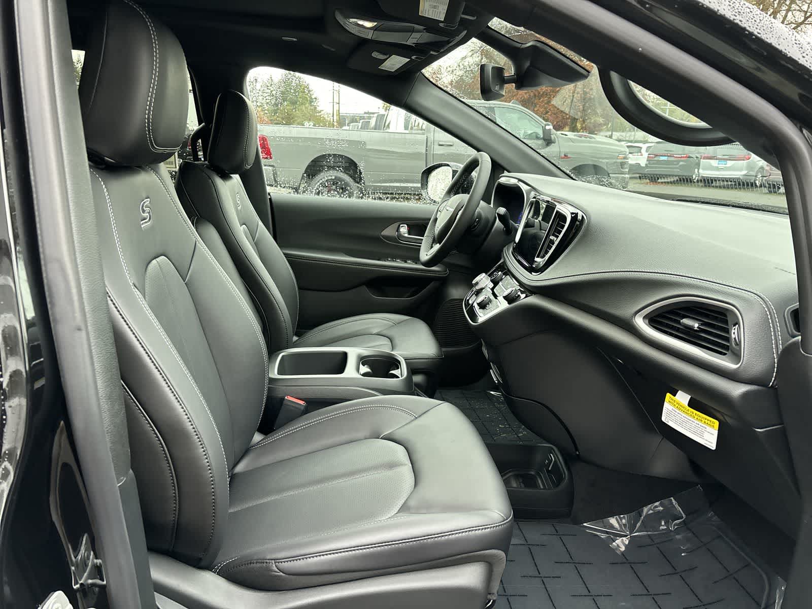 Thumbnail: 2026 Chrysler Pacifica - 6